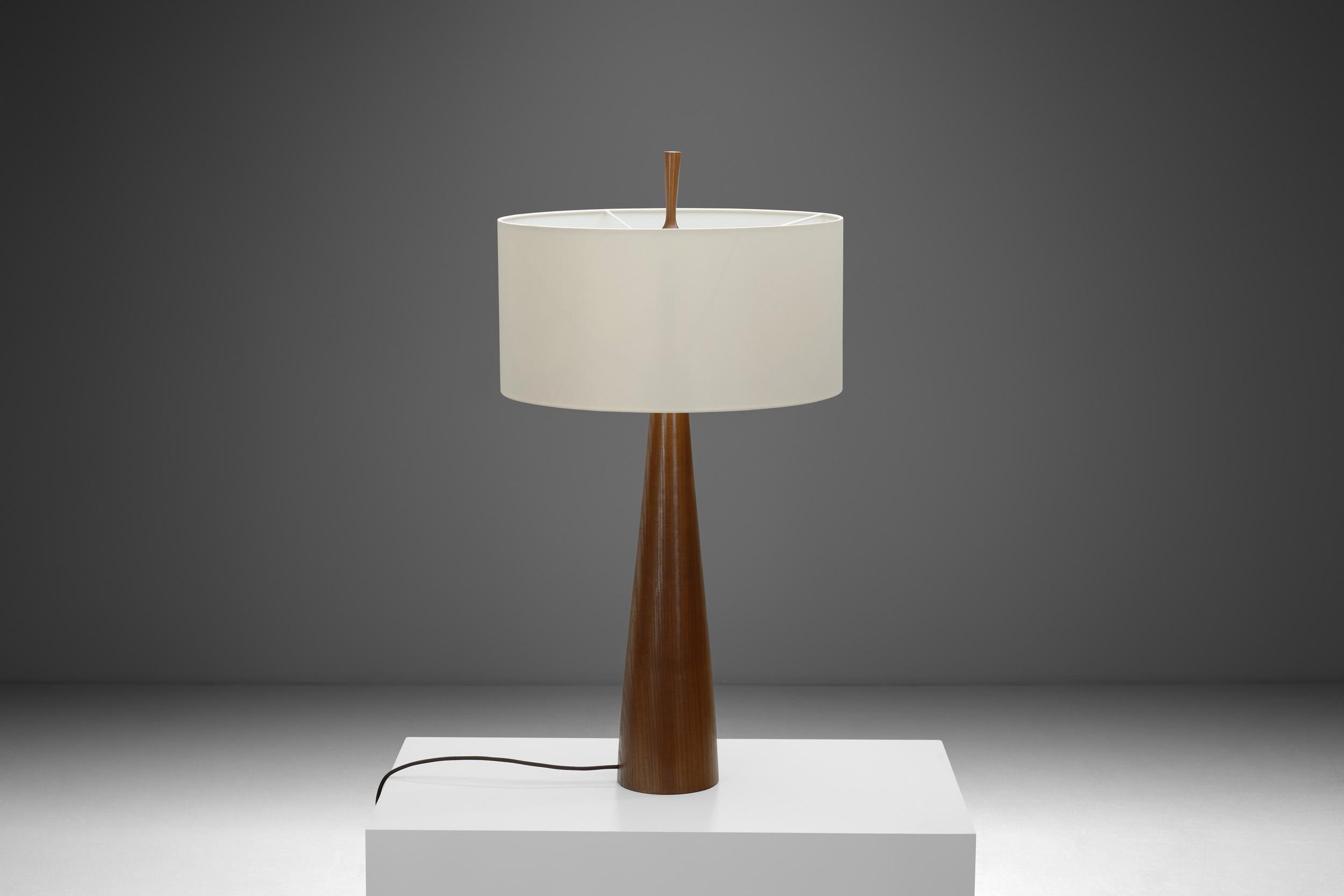 Large Solid Walnut Table Lamp, France 1970s In Good Condition For Sale In Utrecht, NL