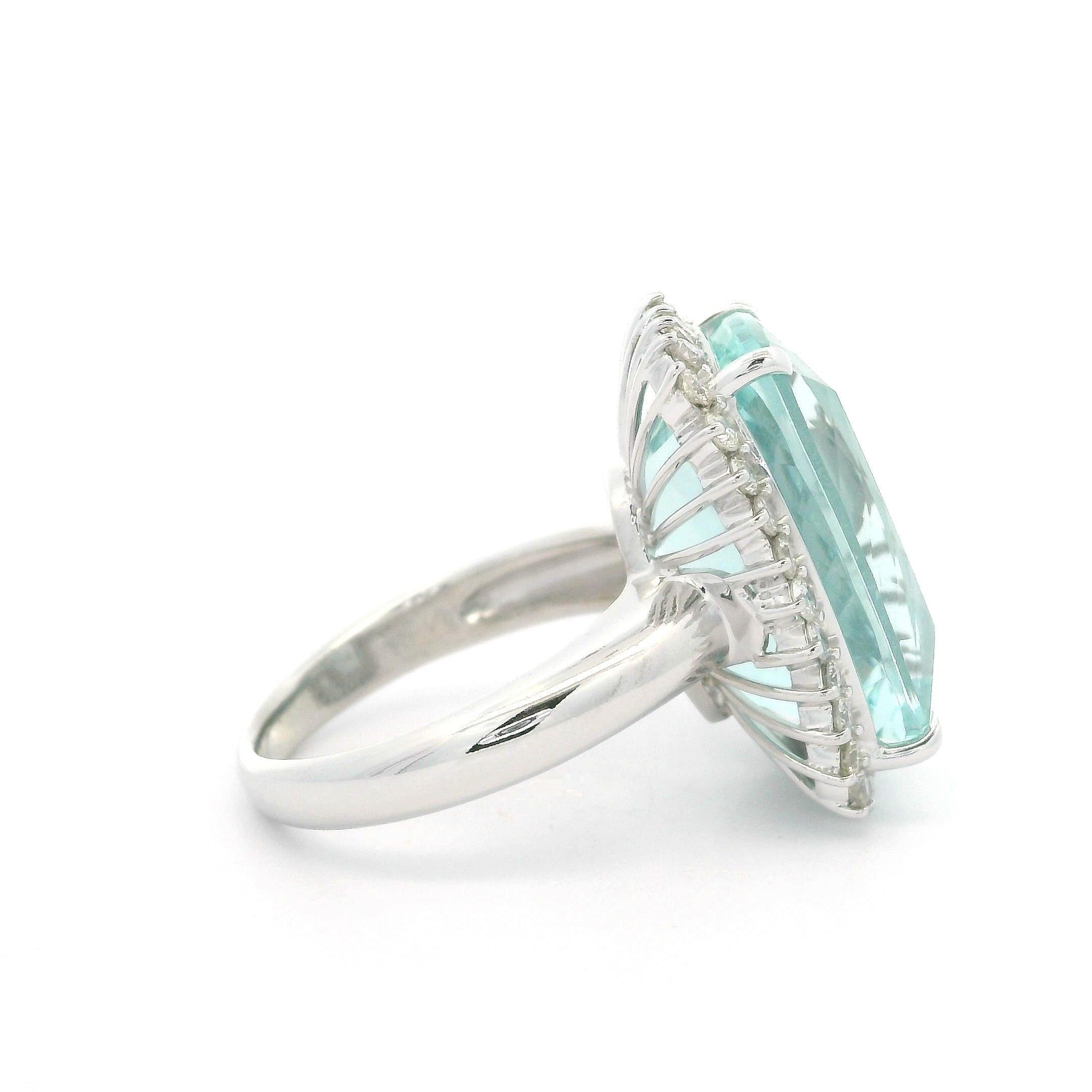 Large Solid White gold 15.09ctw Aquamarine & Diamond Halo Statement Ring For Sale 6