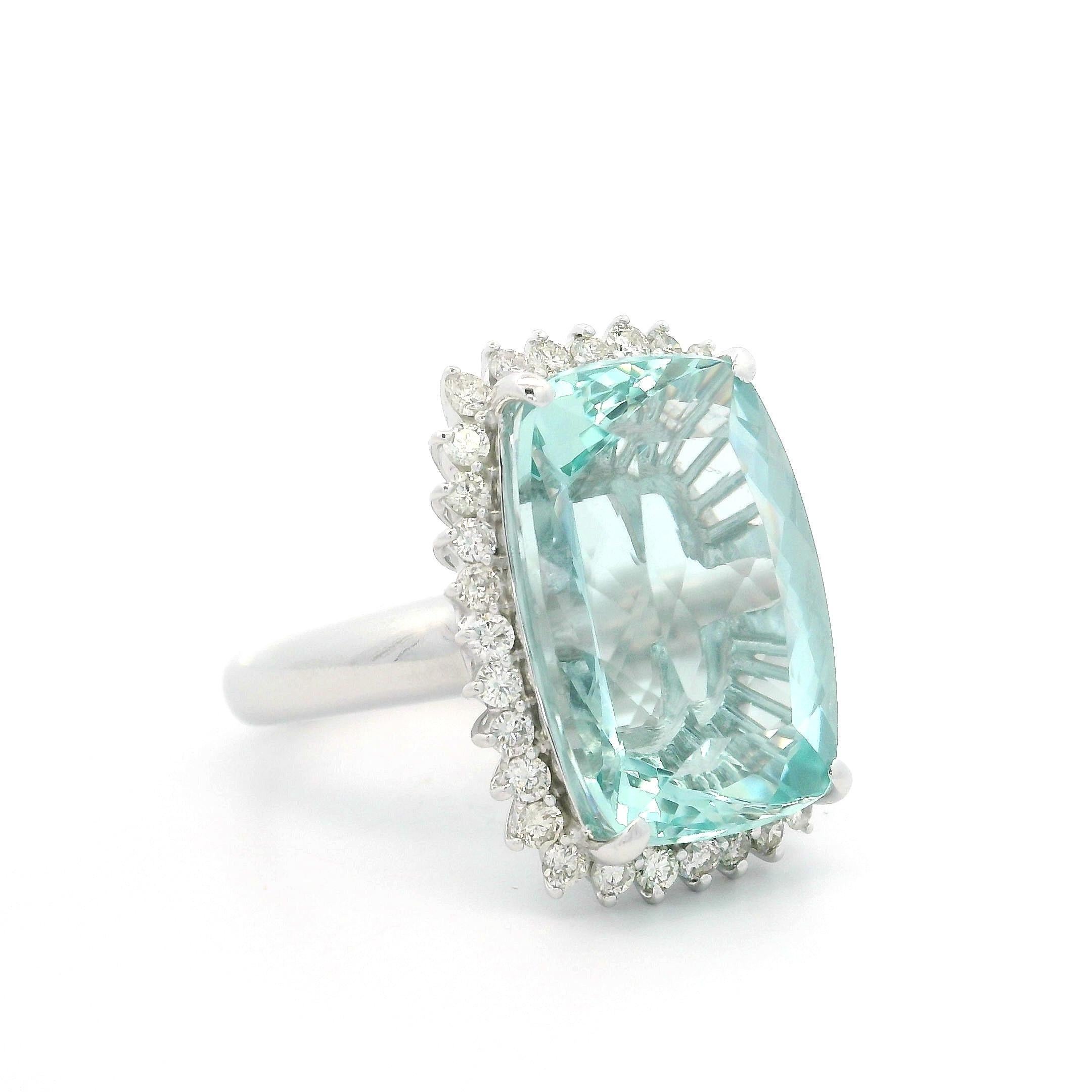 Large Solid White gold 15.09ctw Aquamarine & Diamond Halo Statement Ring For Sale 8