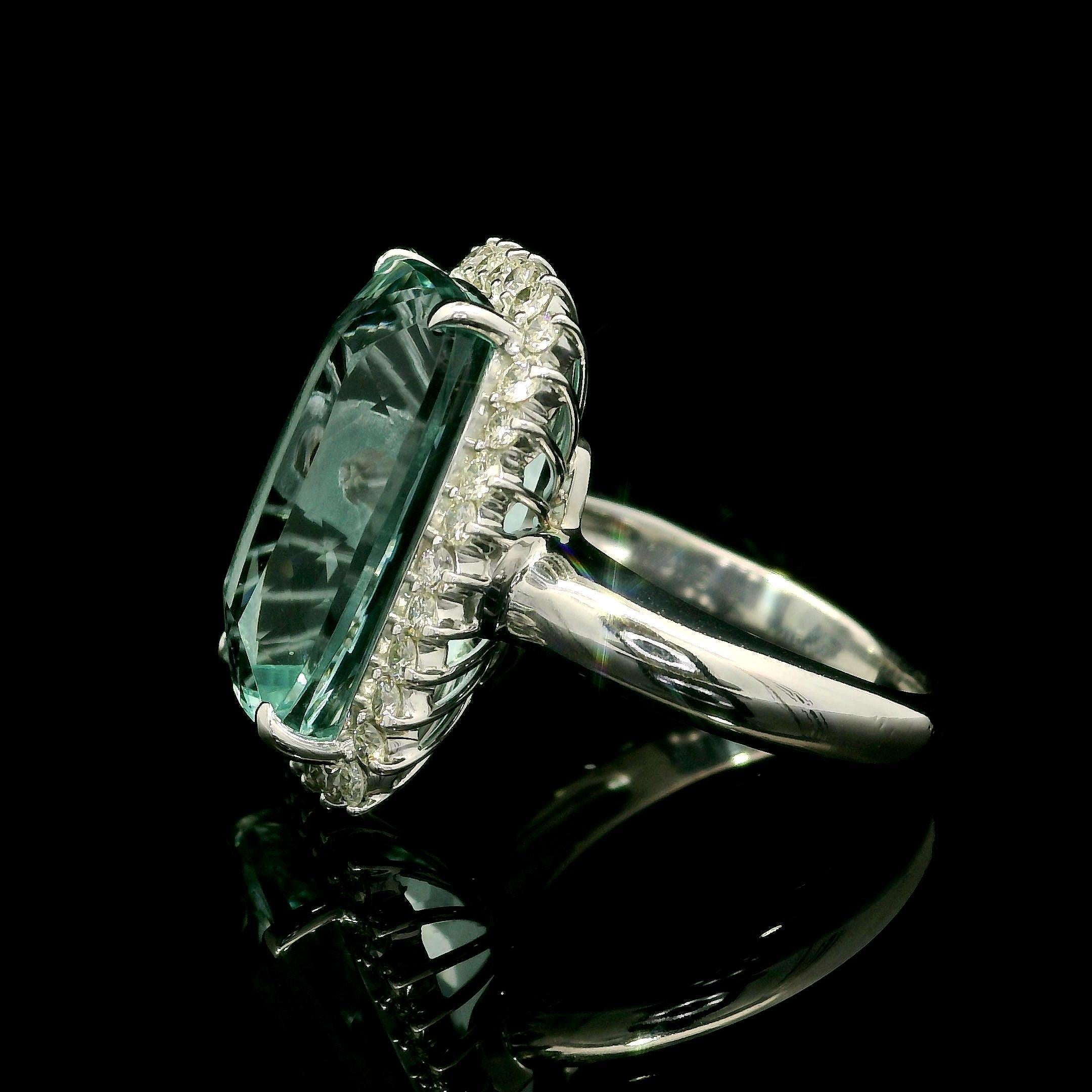 Brilliant Cut Large Solid White gold 15.09ctw Aquamarine & Diamond Halo Statement Ring For Sale