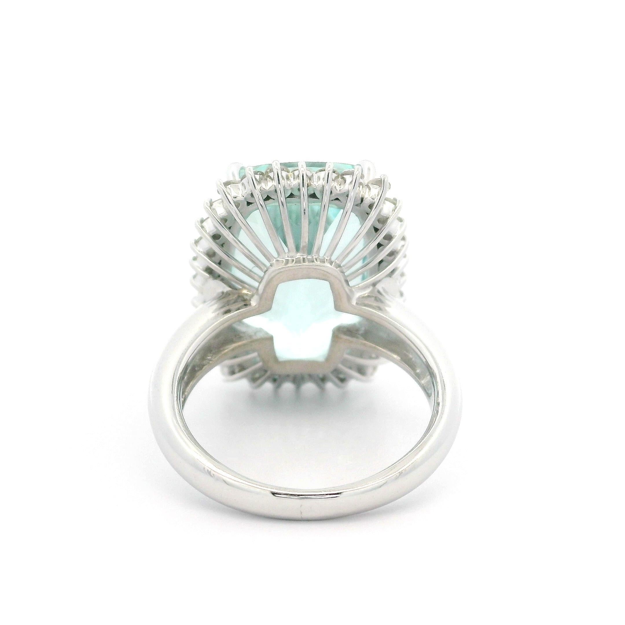 Large Solid White gold 15.09ctw Aquamarine & Diamond Halo Statement Ring For Sale 1