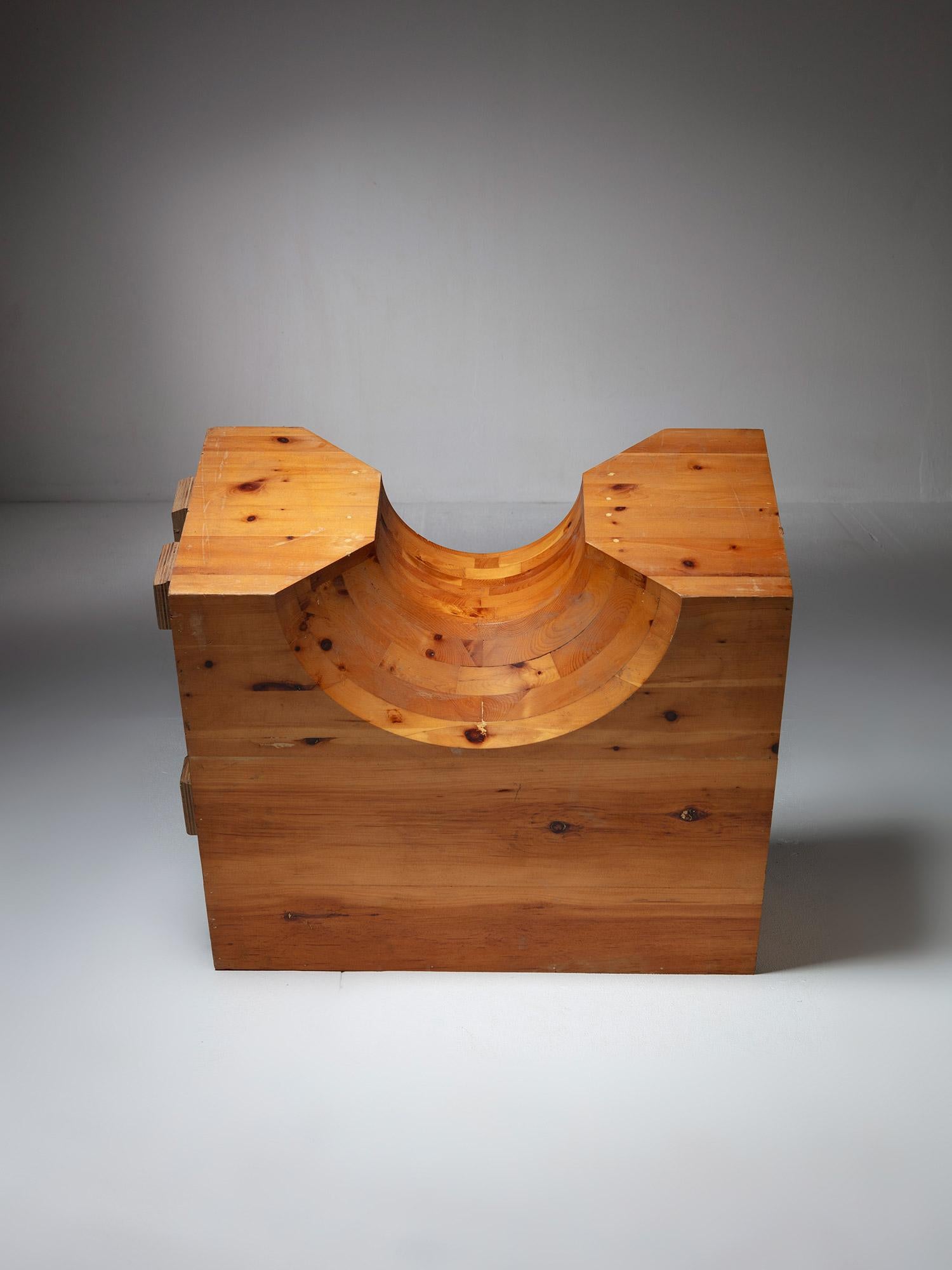 Gran escultura abstracta de madera maciza, Italia, años 70 Italiano en venta
