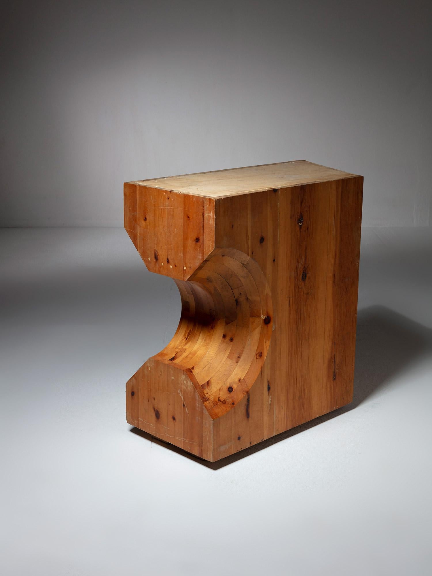 Gran escultura abstracta de madera maciza, Italia, años 70 en Bastante bueno estado para la venta en Milan, IT