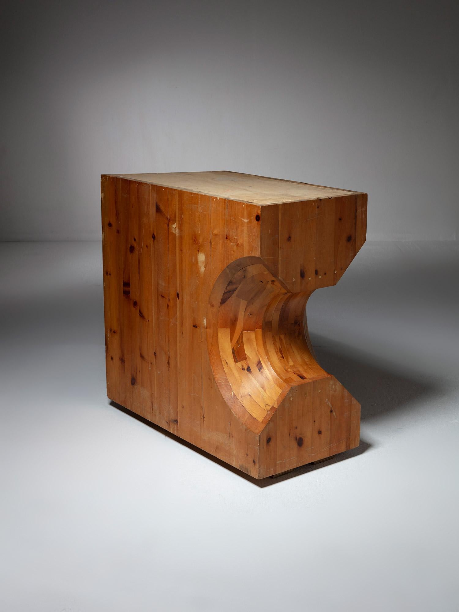 Gran escultura abstracta de madera maciza, Italia, años 70 finales del siglo XX en venta