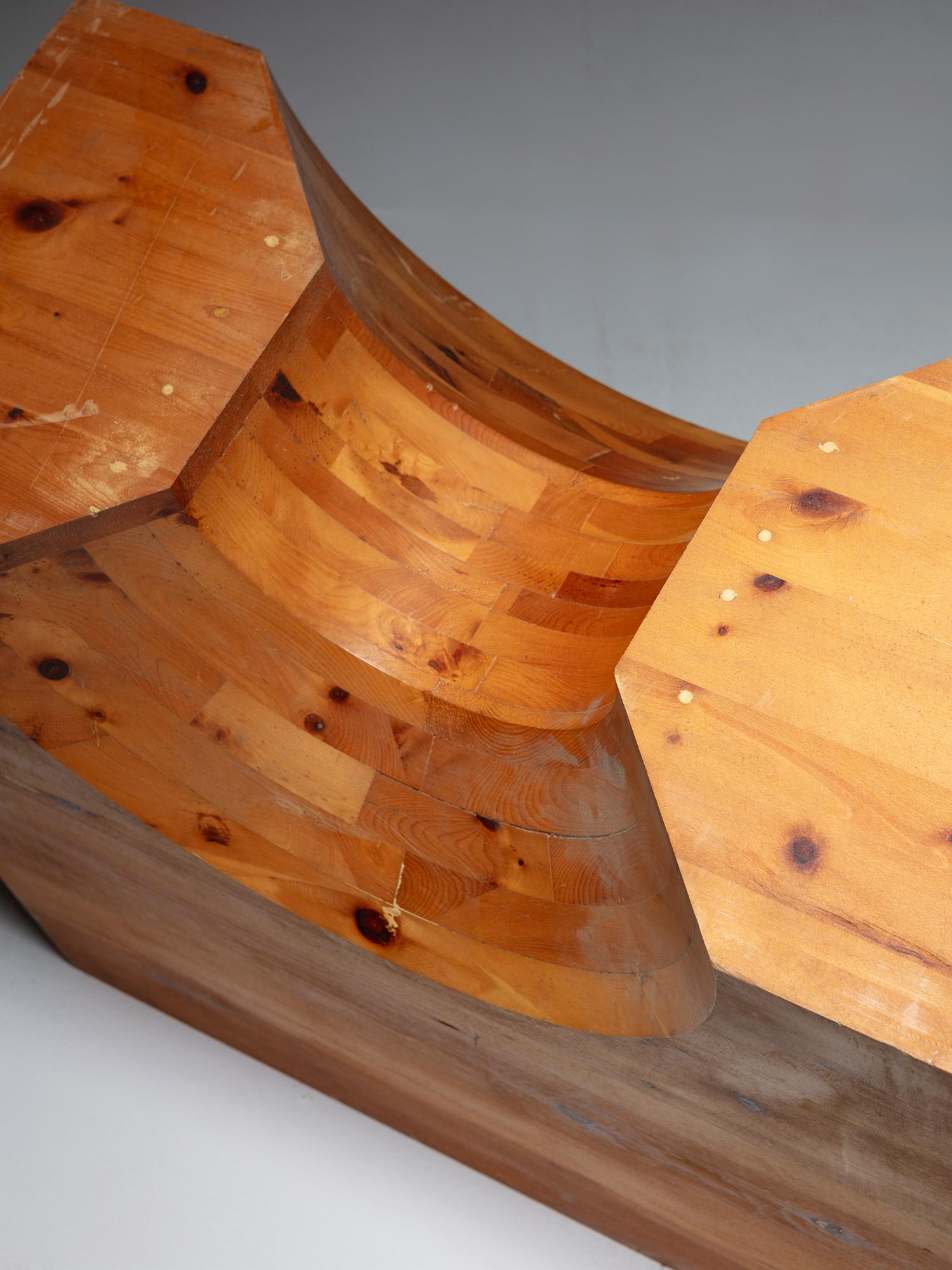 Gran escultura abstracta de madera maciza, Italia, años 70 Madera en venta