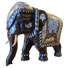 Elefante grande tallado en madera maciza - India, principios del siglo XX