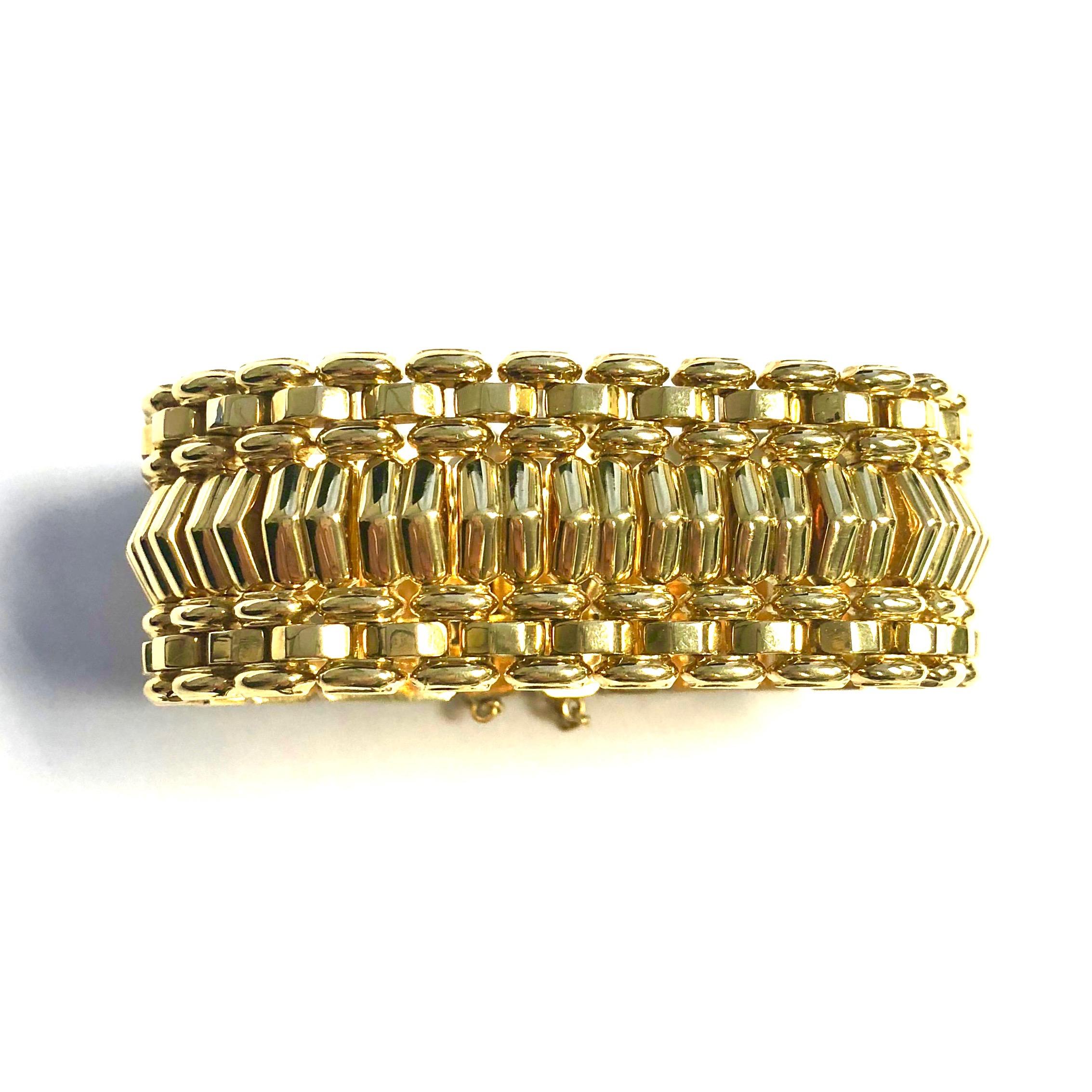 Crafted in 18K yellow gold, the bracelet features high polished three dimentional design. The links are solid, not halo. 
Measurements: 
Width: 1 1/16 inch (26.5mm)
Length: 7 inches 
Weight: 84.5 grams