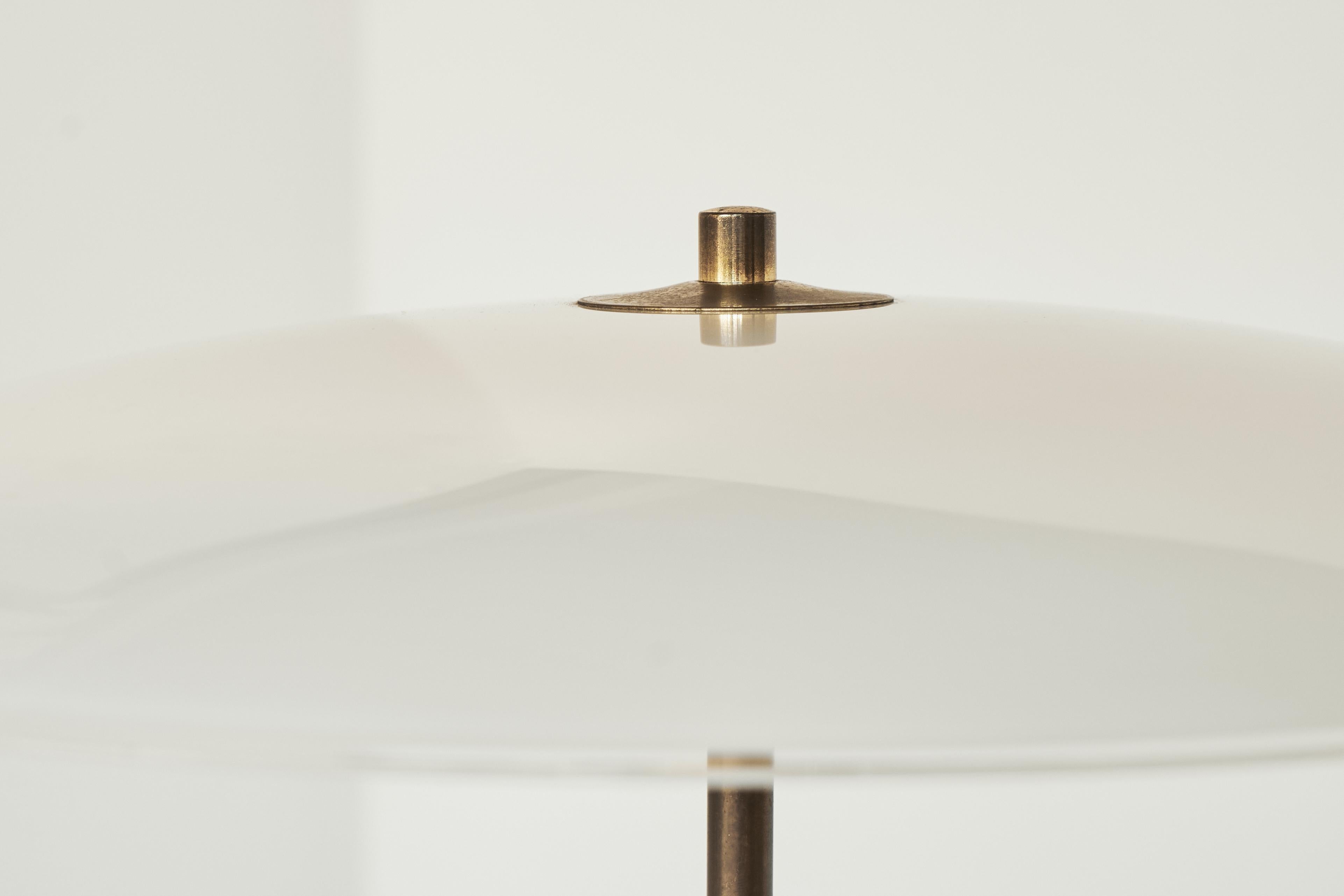 Große Tischlampe „Solist“ aus Metall, Messing und Opalglas für IKEA, 1990 (Moderne der Mitte des Jahrhunderts) im Angebot