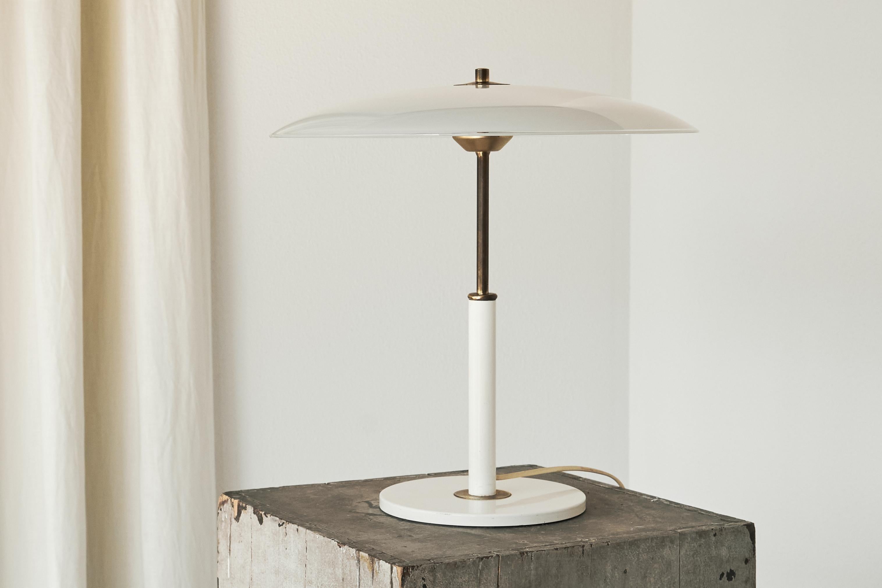 Große Tischlampe „Solist“ aus Metall, Messing und Opalglas für IKEA, 1990 (20. Jahrhundert) im Angebot