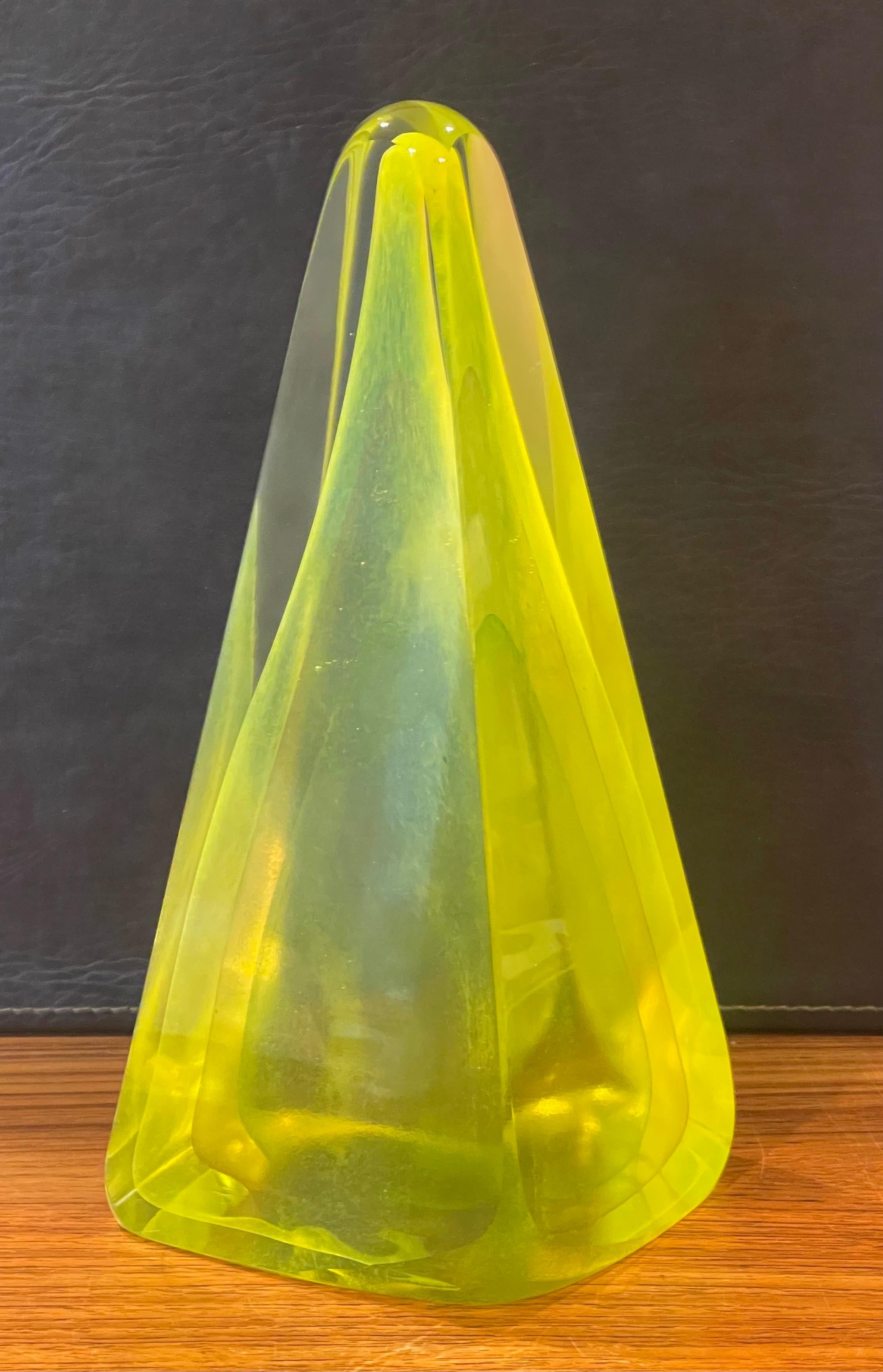 Large Sommerso Uranium Art Glass Pyramid Sculpture by Murano Glass In Good Condition For Sale In San Diego, CA