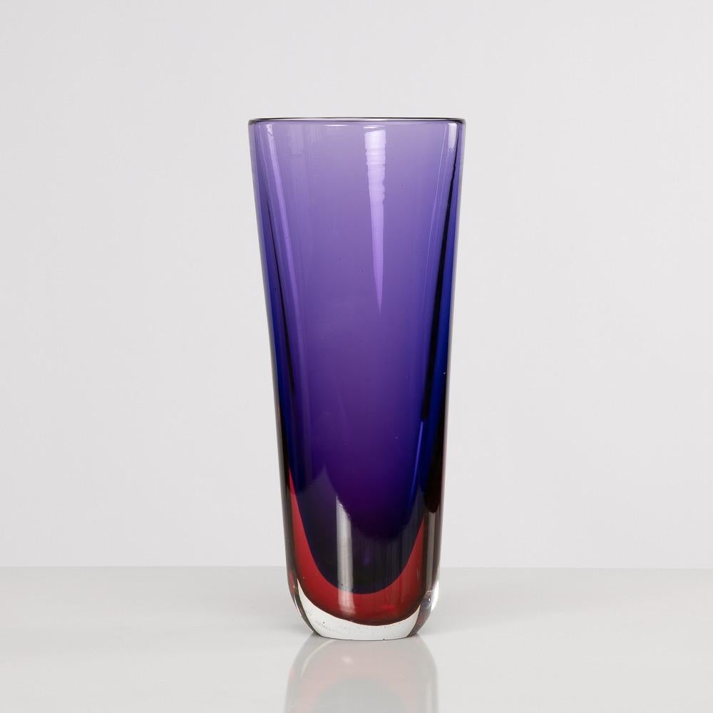 A large blue and red “Sommerso” glass vase submerged in clear glass.

Designed by Flavio Poli in 1957, this vase was produced in the years following the year of the drawing by the 