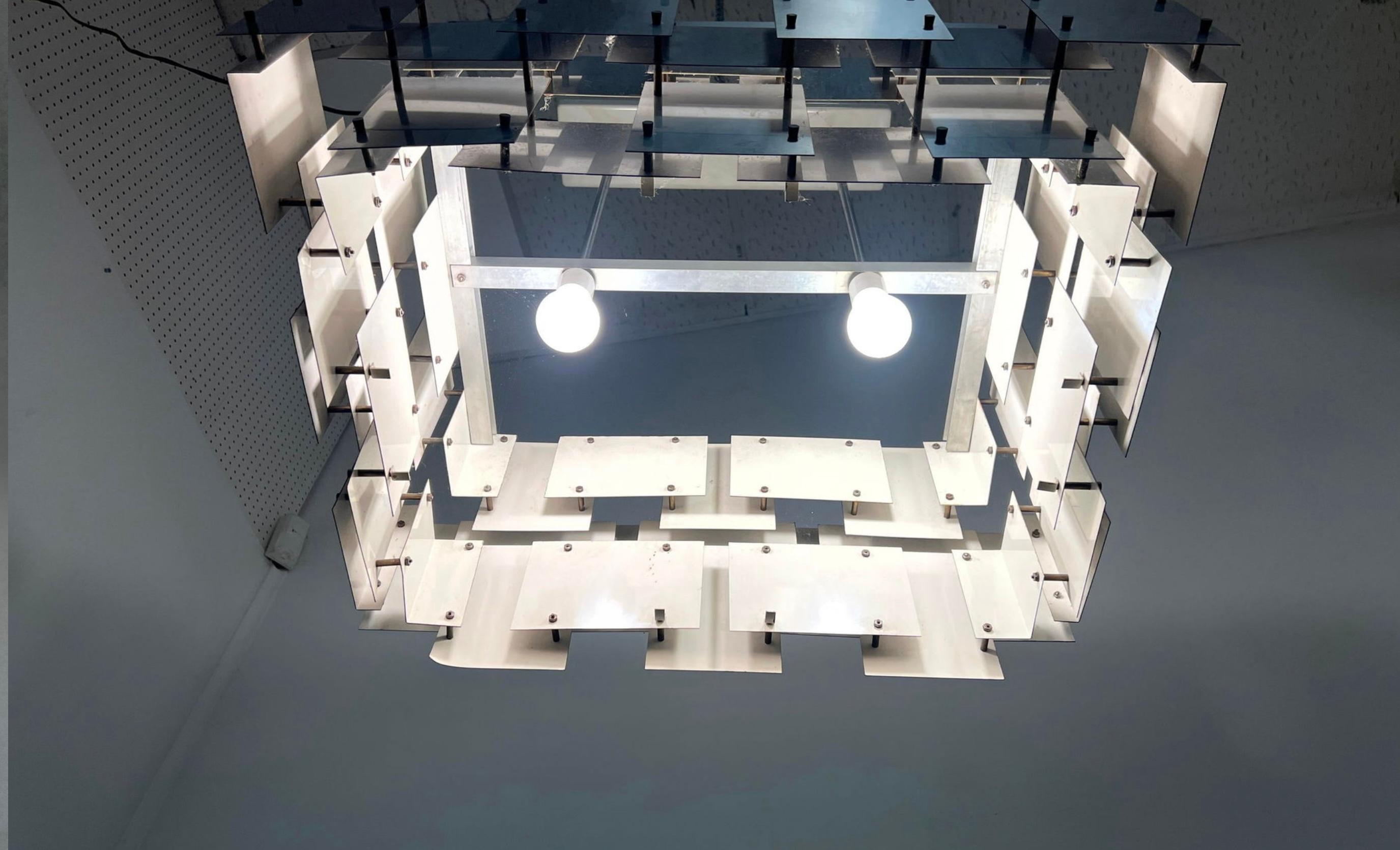 Fatto a mano Grande lampadario Sonneman Brutalist Cityscape in vendita