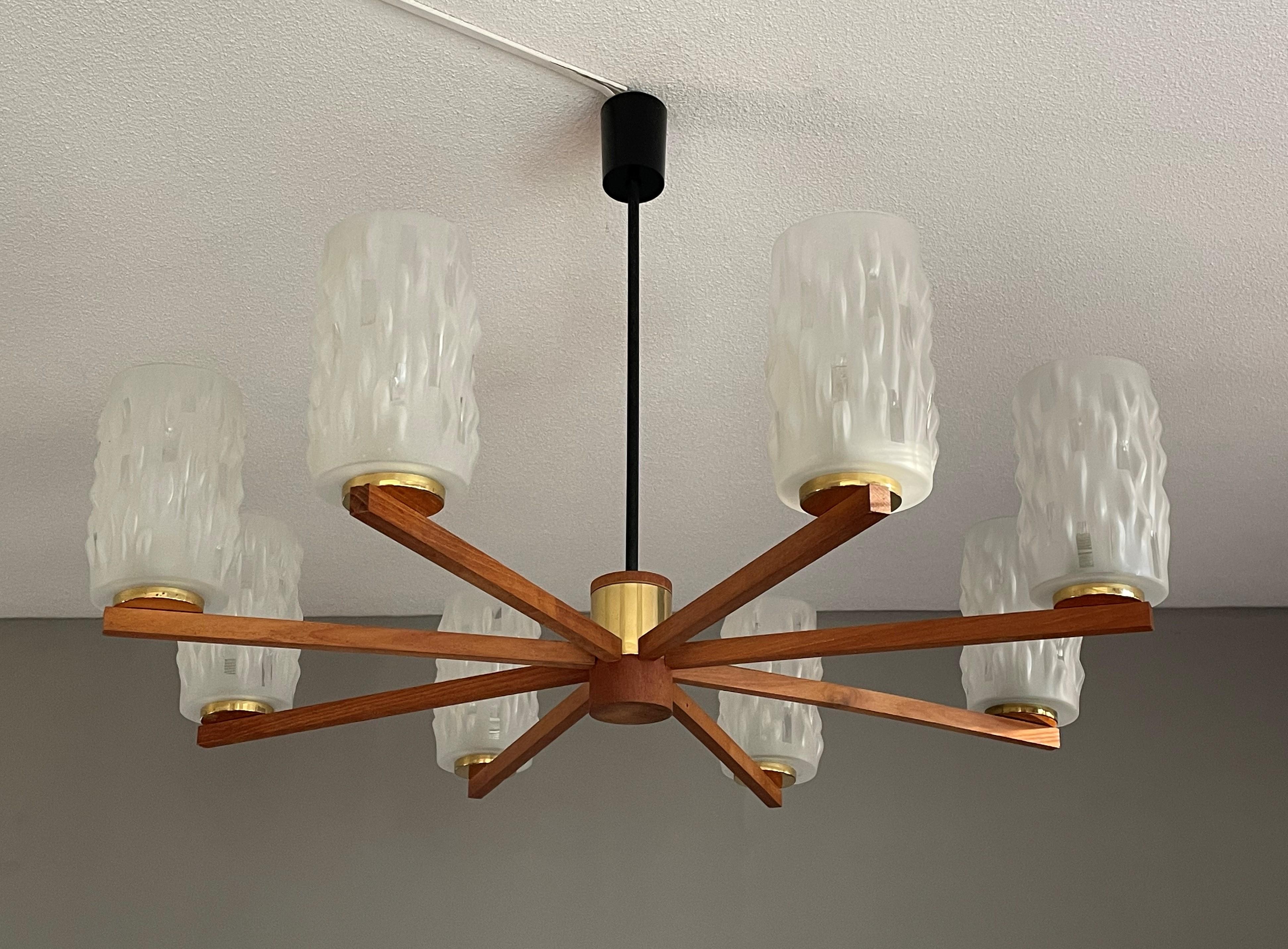 Large & Sophisticated Mid-Century Modern 8 Light Chandelier W. Art Glass Shades In Excellent Condition For Sale In Lisse, NL