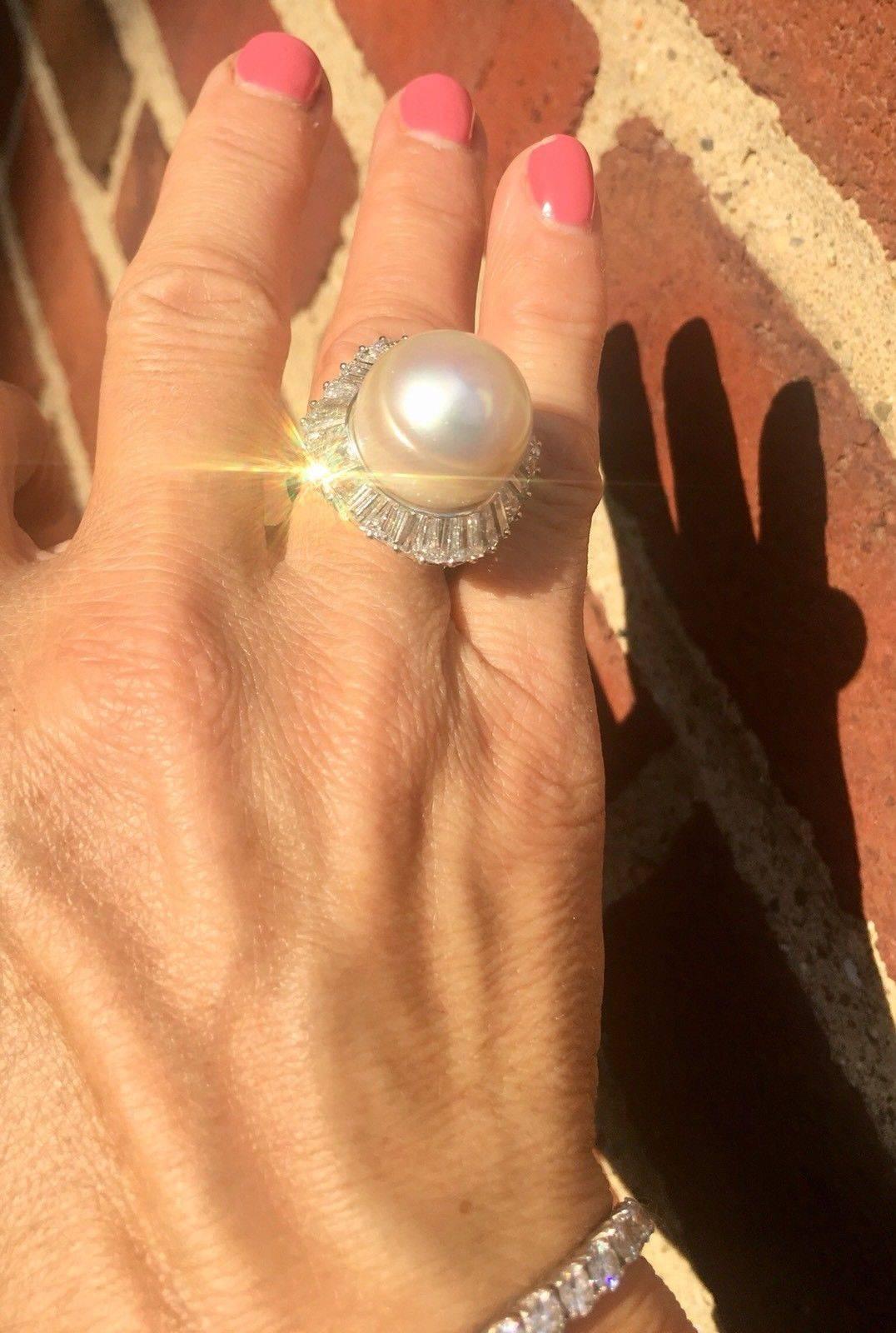 Contemporary Large South Sea Cultured Pearl 3.77 Carat VS Diamond Platinum Cocktail Ring For Sale