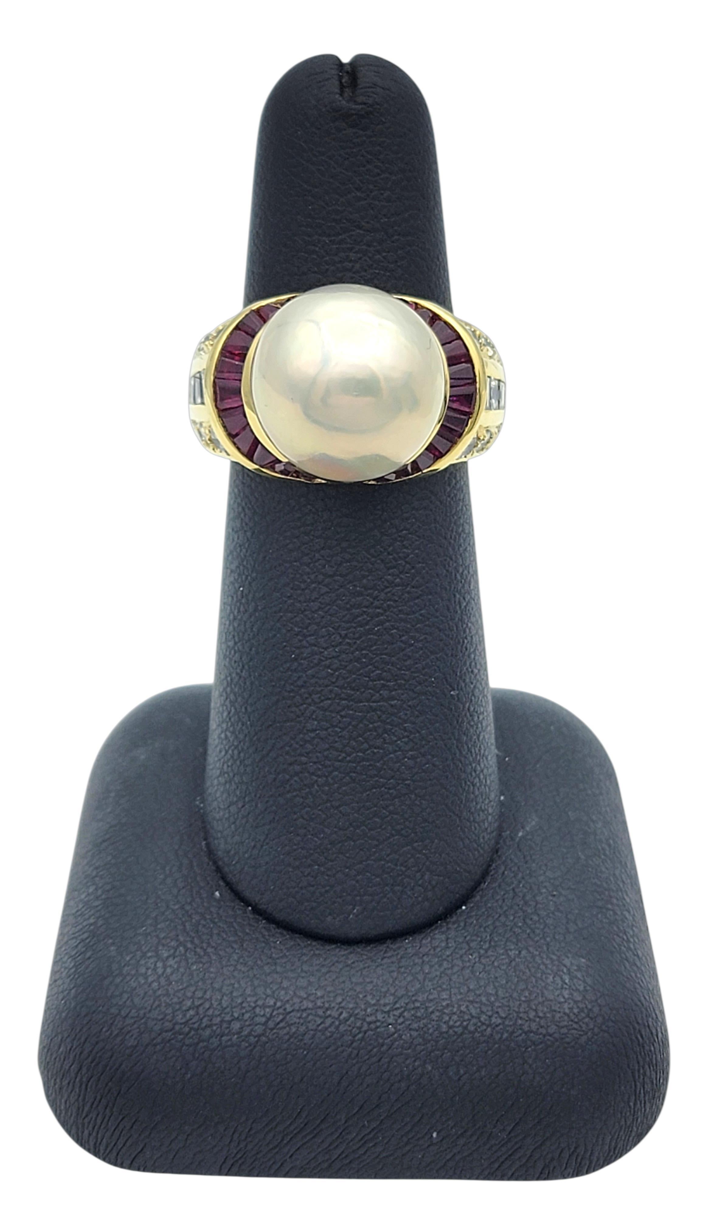 Grande anello cocktail con perle dei mari del sud, rubini e diamanti in oro giallo 18 carati in vendita 5