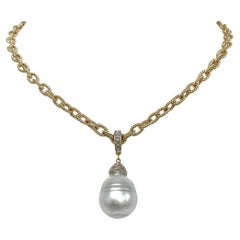 Große Südseeperle mit Diamanten an Goldkette Halskette