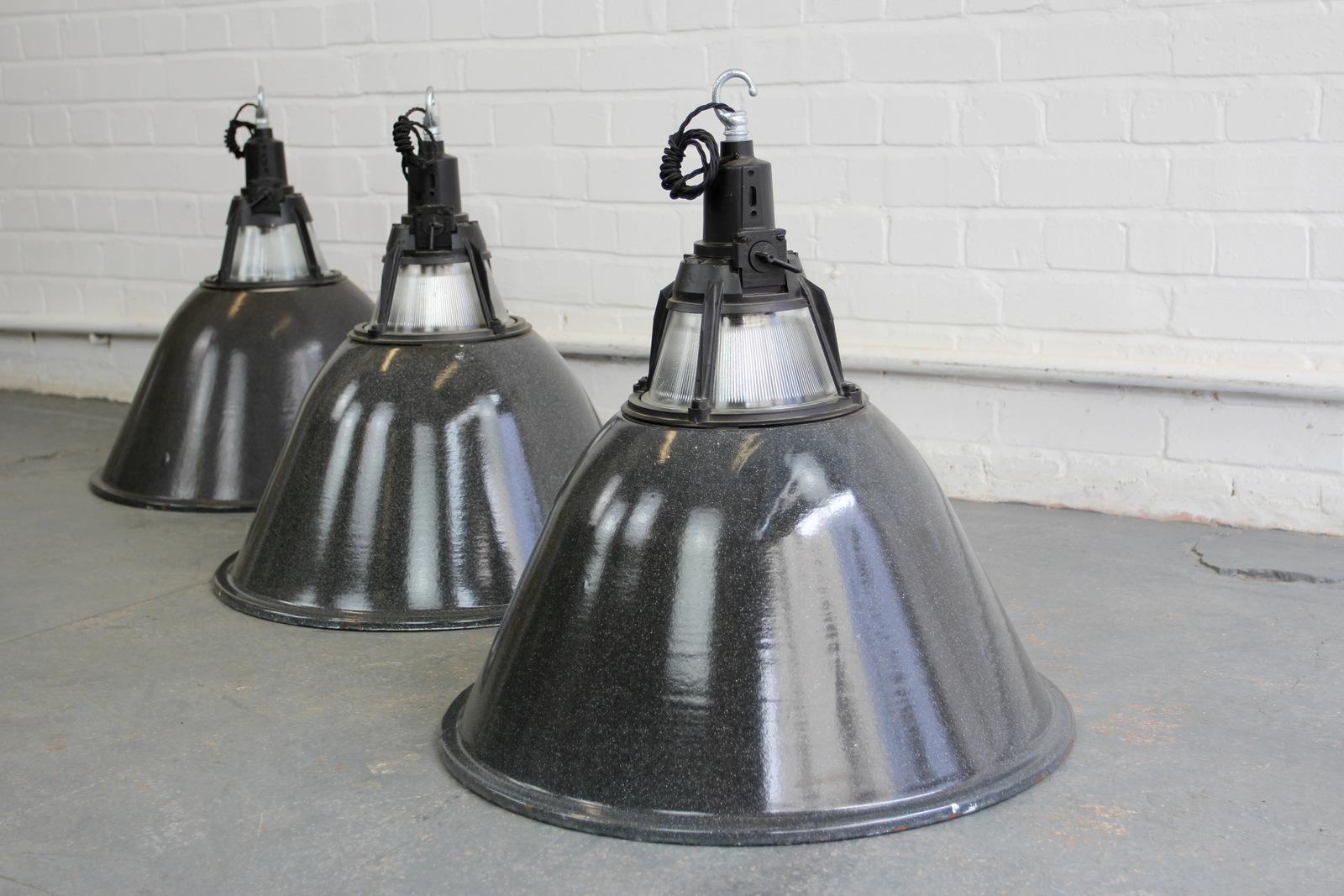 Large Soviet Industrial Factory Lights, circa 1950s In Good Condition In Gloucester, GB
