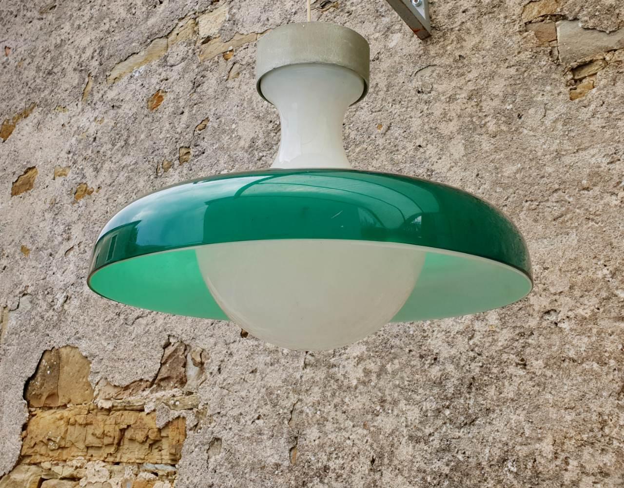 Ère spatiale Grand plafonnier de l'ère spatiale, verre dépoli et plexiglas, Italie, années 70 en vente