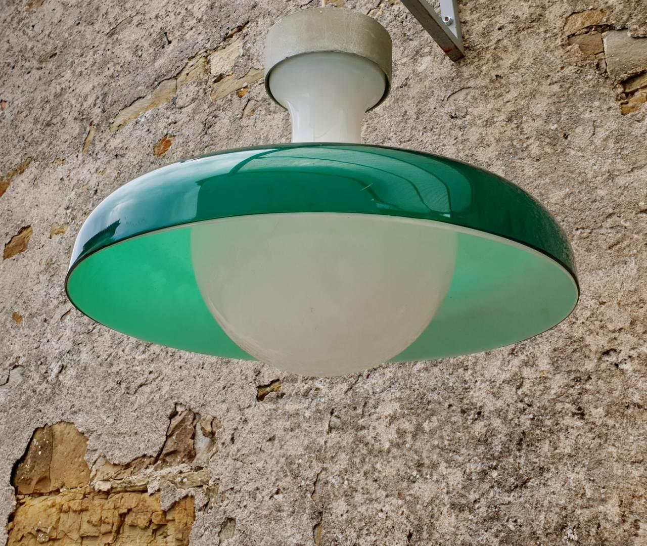 italien Grand plafonnier de l'ère spatiale, verre dépoli et plexiglas, Italie, années 70 en vente