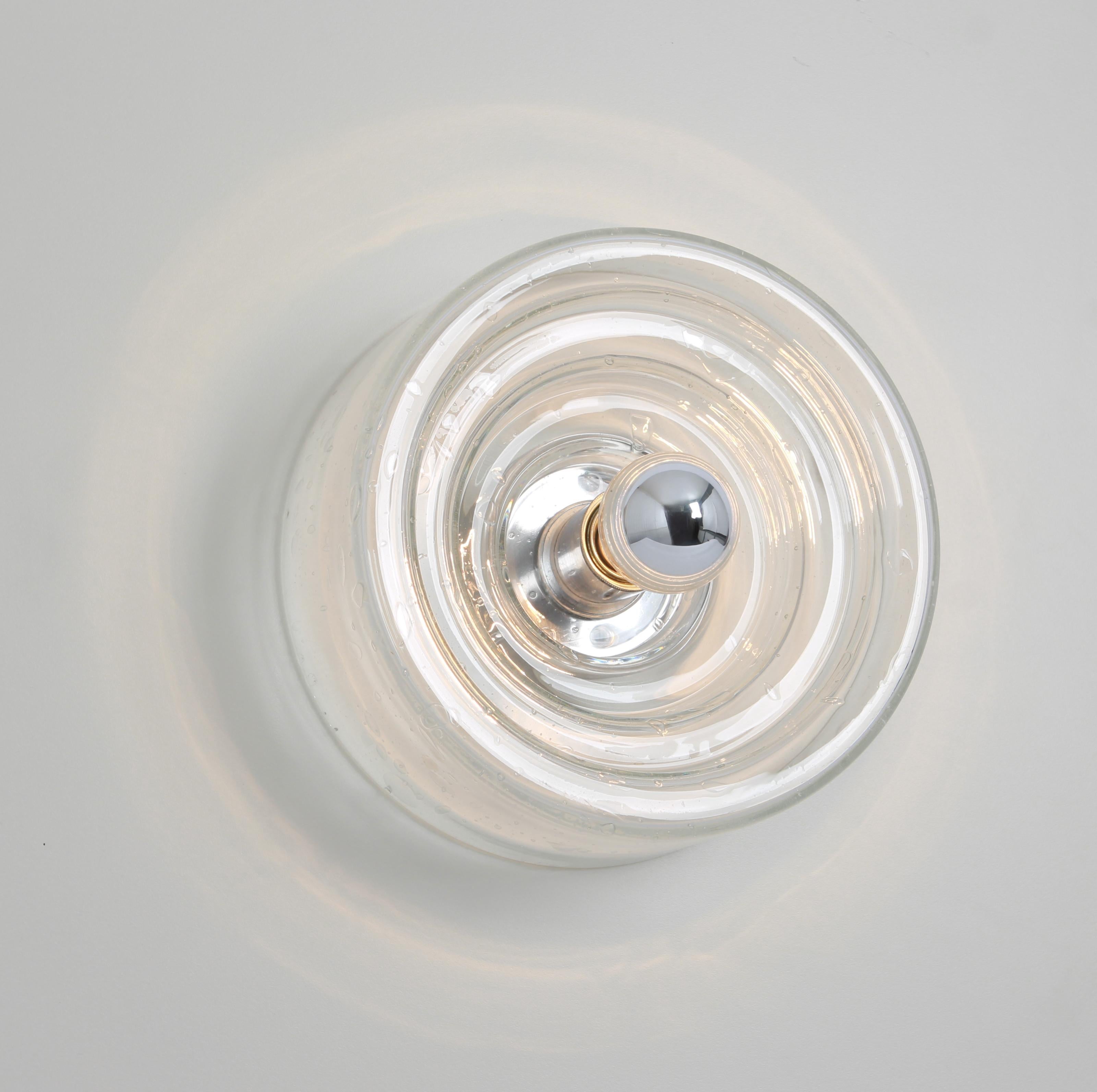 Large special round biomorphic Clear glass wall or ceiling light, designed by Kalmar , Germany, manufactured, circa 1960-1969.
High quality, good condition.
Very nice light effect.
Cleaned, well-wired, and ready to use.

The sconce requires 1x E27