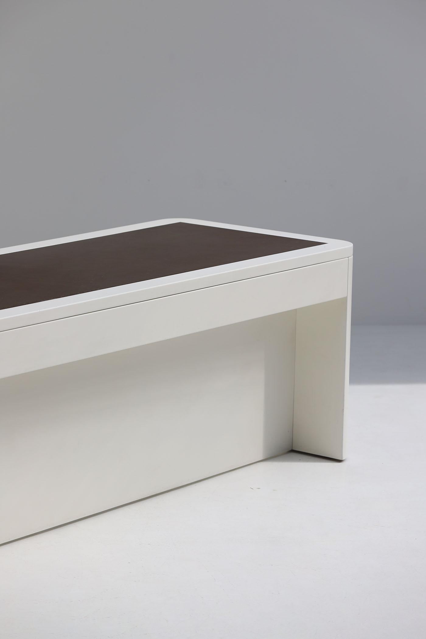 Large space age desk designed by Frank De Clercq, Belgium 1972. In Good Condition For Sale In Antwerpen, Antwerp