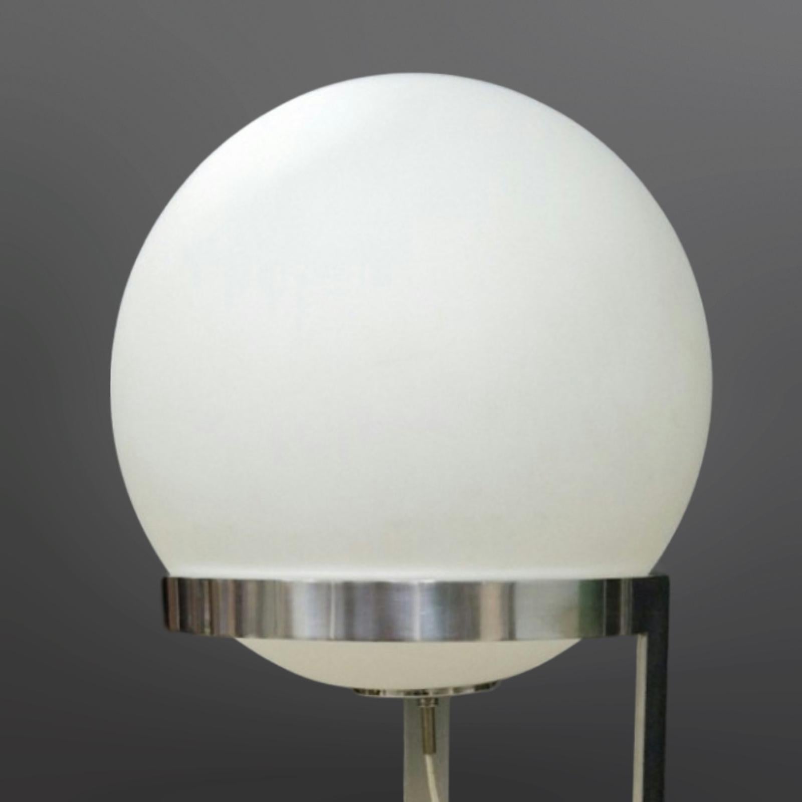 Space age floor lamp. It has a chromed metal base with a large opaline glass globe made by Glashütte Limburg in the 1960s. The globe measures a whopping 45cm in diameter. The total height measures 104cm. The lamp is in very good condition.