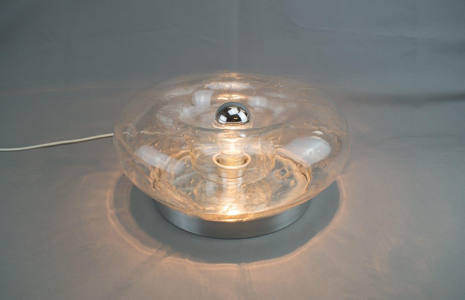 In sehr gutem Vintage-Zustand.

Die Lampe ist in Messing und Glas ausgeführt und diese Lampe braucht eine E27 Edison-Schraube passen Glühbirnen. Es ist verkabelt, in funktionsfähigem Zustand und läuft sowohl auf 110 / 230 Volt.