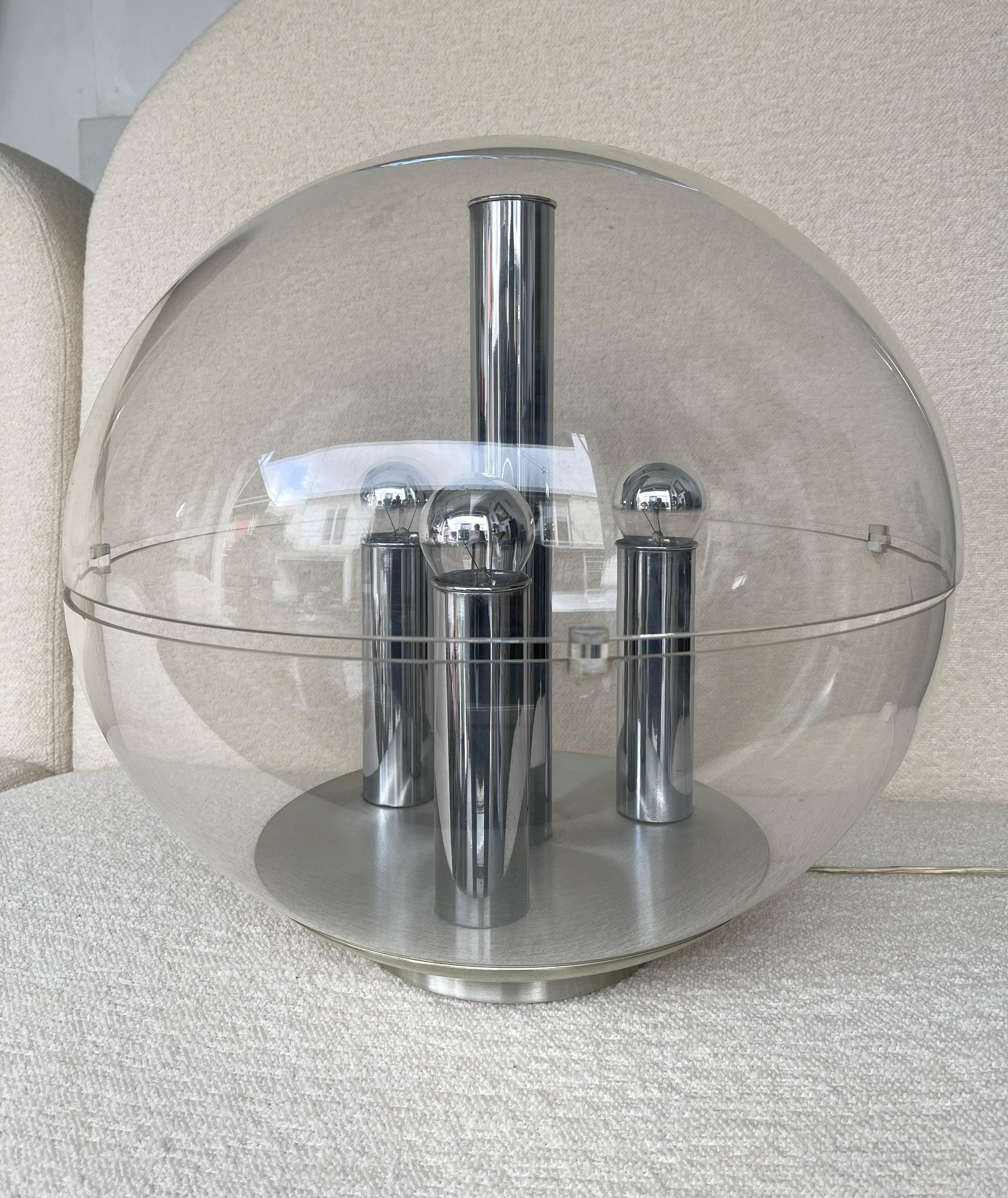 Large Space Age Lucite and Metal Ball Lamp, Italy, 1970s In Good Condition For Sale In SAINT-OUEN, FR
