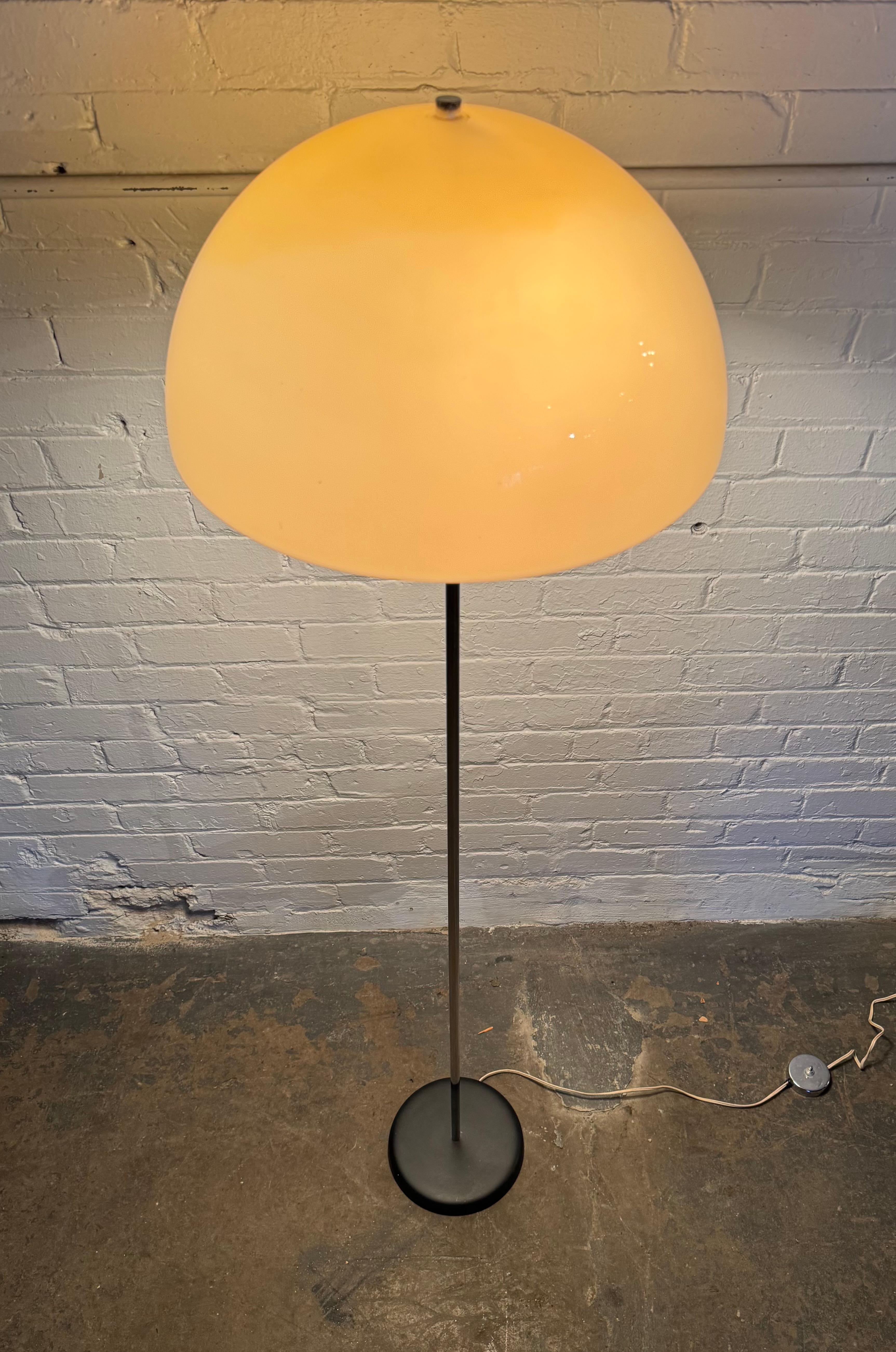 Néerlandais Grand lampadaire champignon de l'ère spatiale par Gepo, 1970 en vente