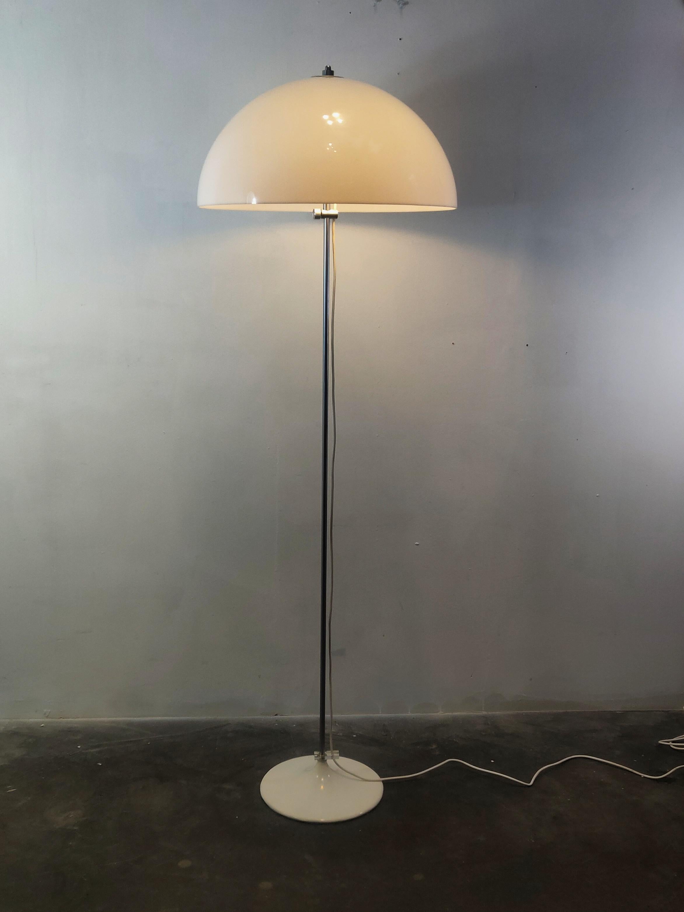 Grand lampadaire champignon de l'ère spatiale par Gepo, 1970 Bon état - En vente à MIJDRECHT, NL