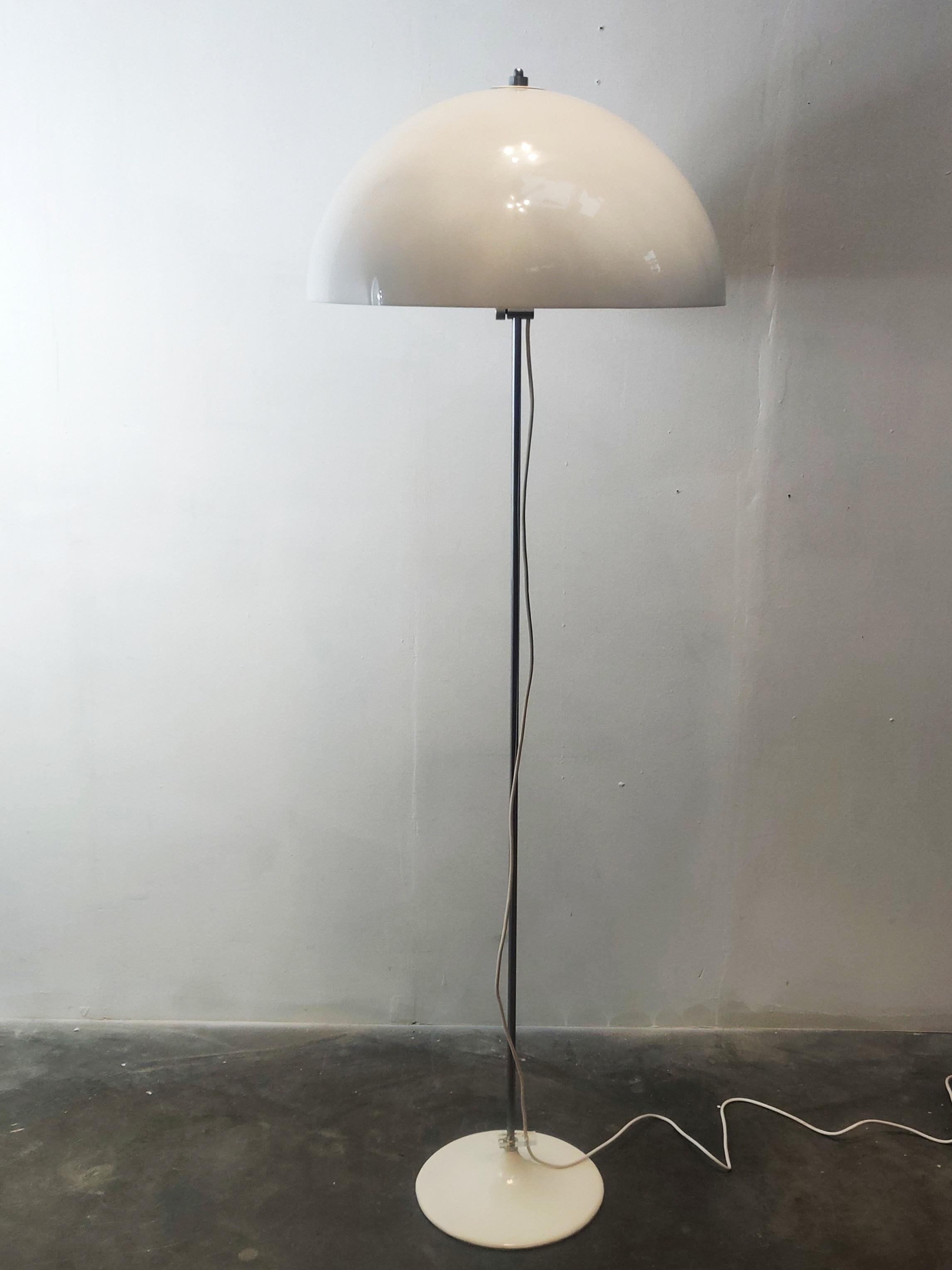 Large Space Age Mushroom Floor Lamp by Gepo, 1970s In Good Condition For Sale In MIJDRECHT, NL