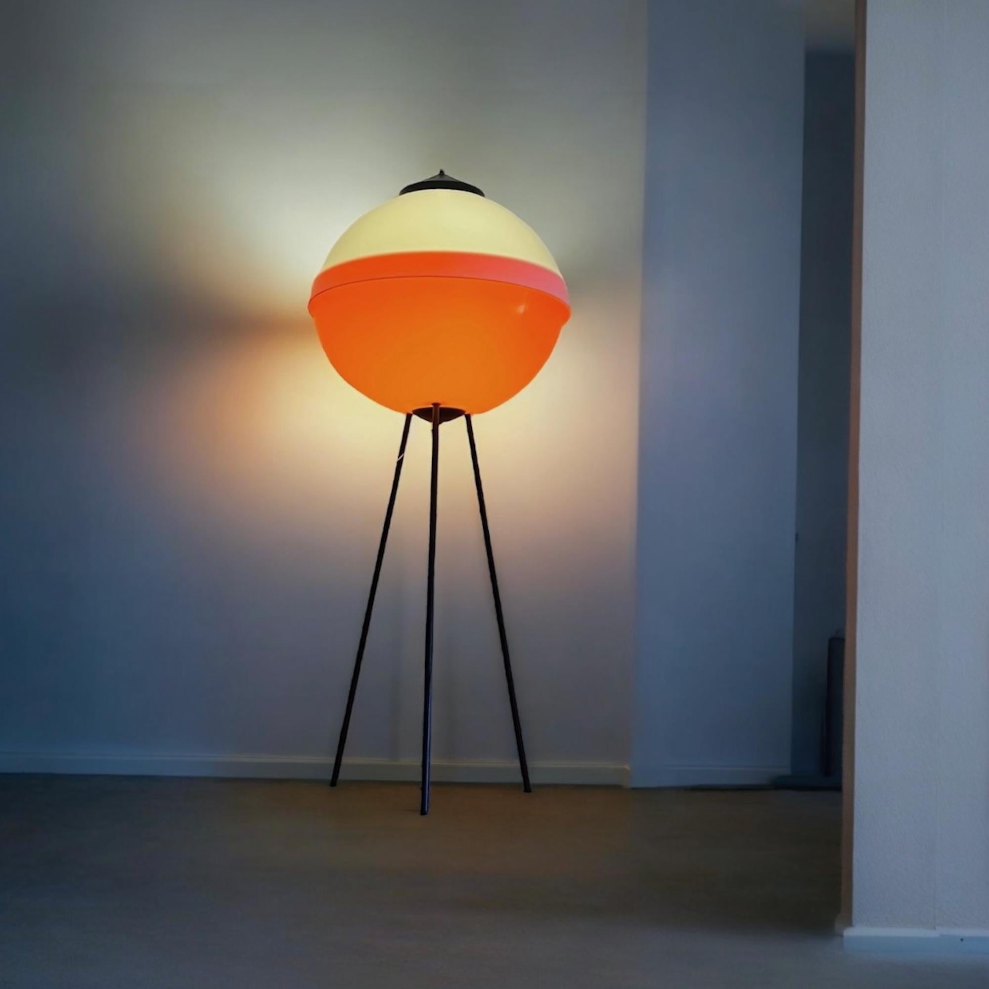1950's atomic flying saucer lamp