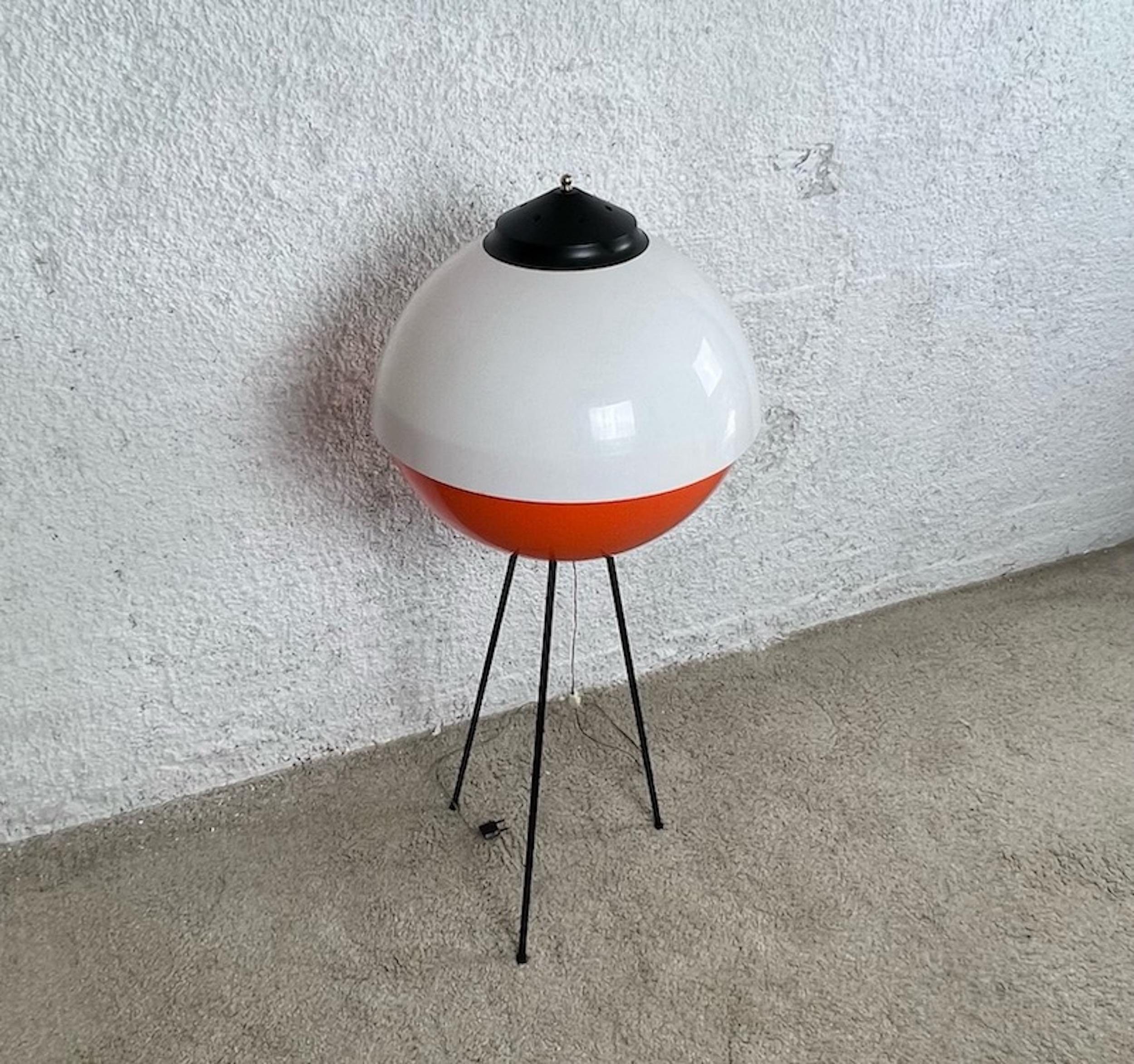 Large Space Age Tripod Floor Lamp, 60s - Italian UFO Lamp Stilnovo Style For Sale 4