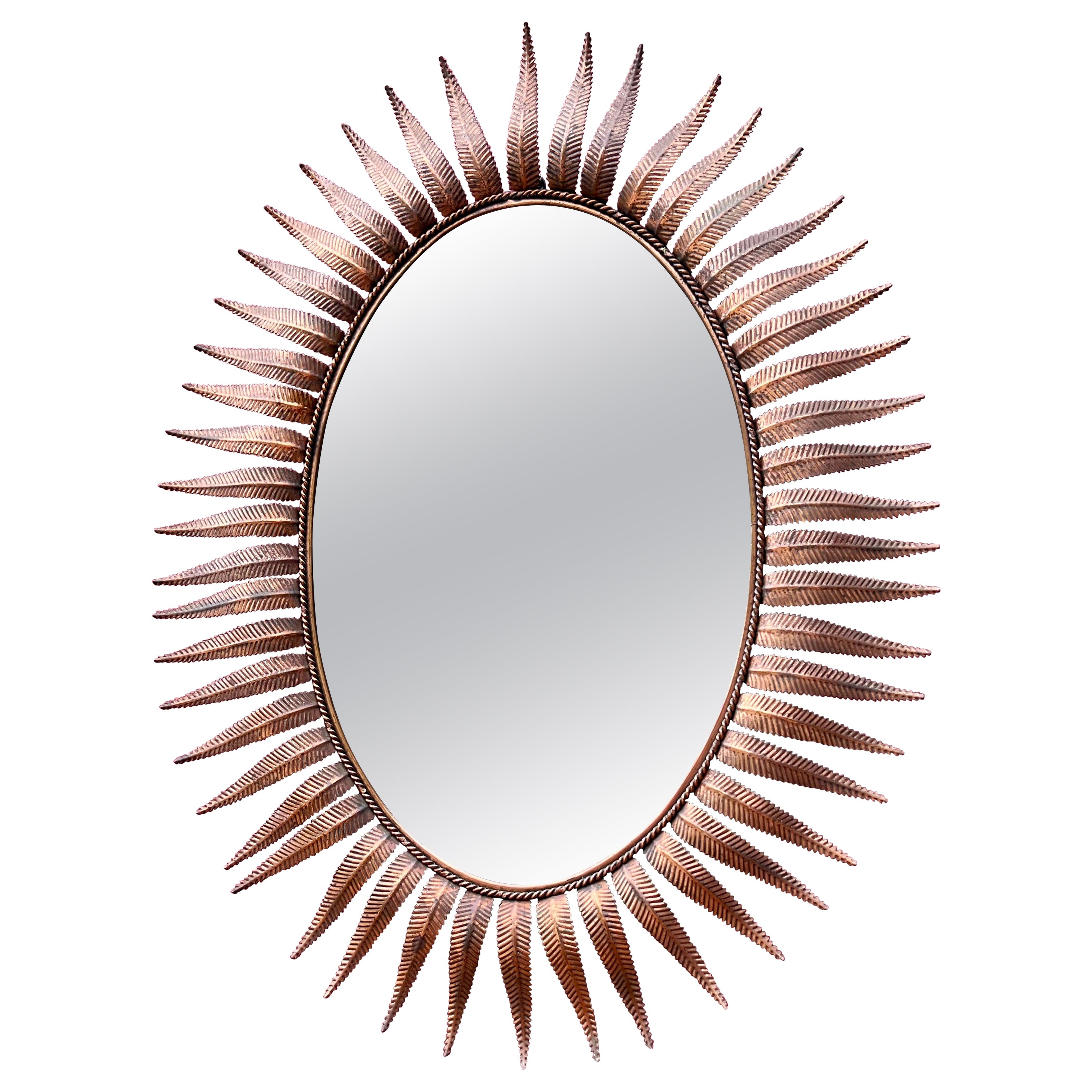 Grand miroir Sunburst espagnol ovale plaqué cuivre des années 1950