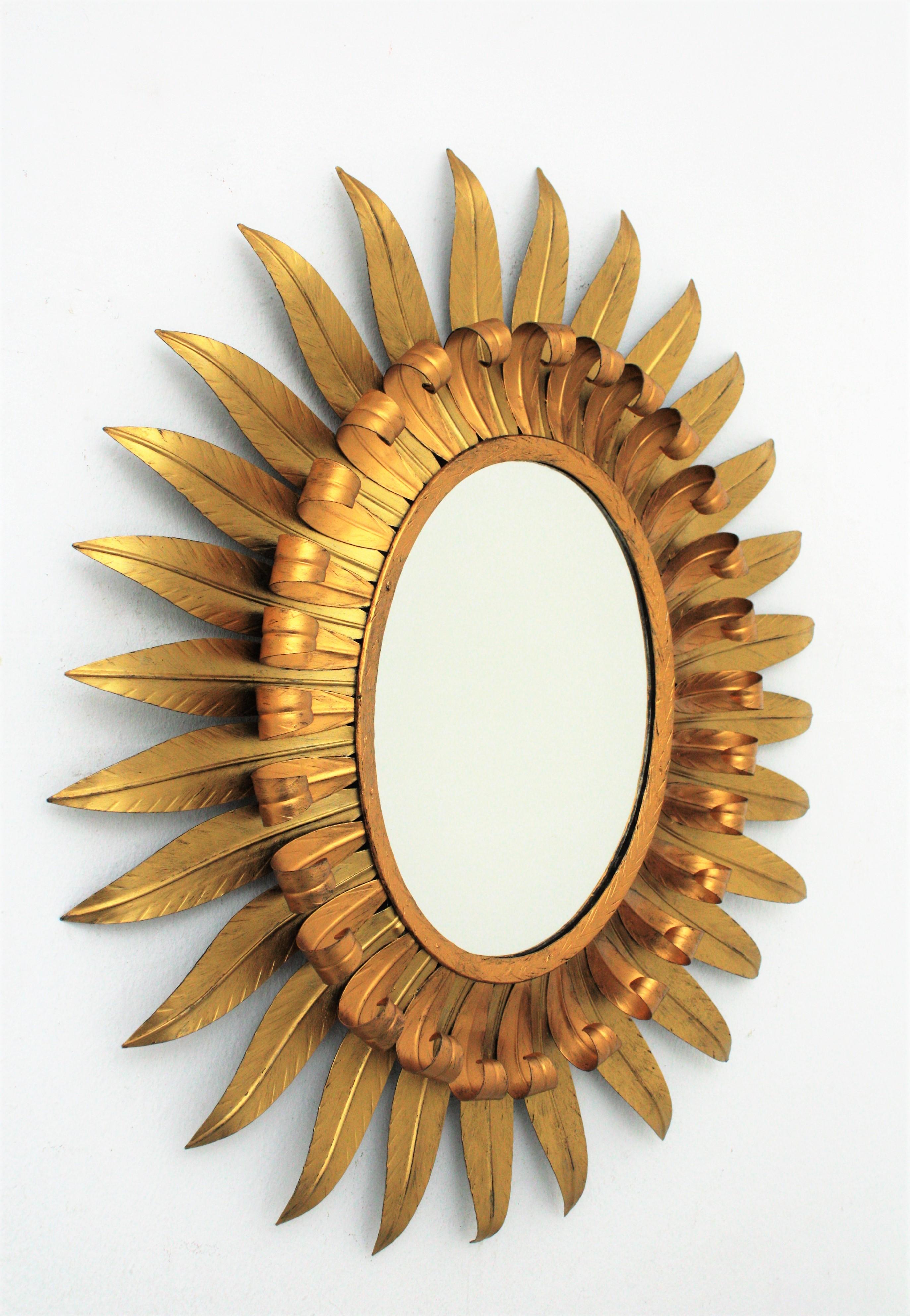 Large Spanish 1960s Double Layer Eyelash Bicolor Gilt Iron Oval Sunburst Mirror In Excellent Condition In Barcelona, ES