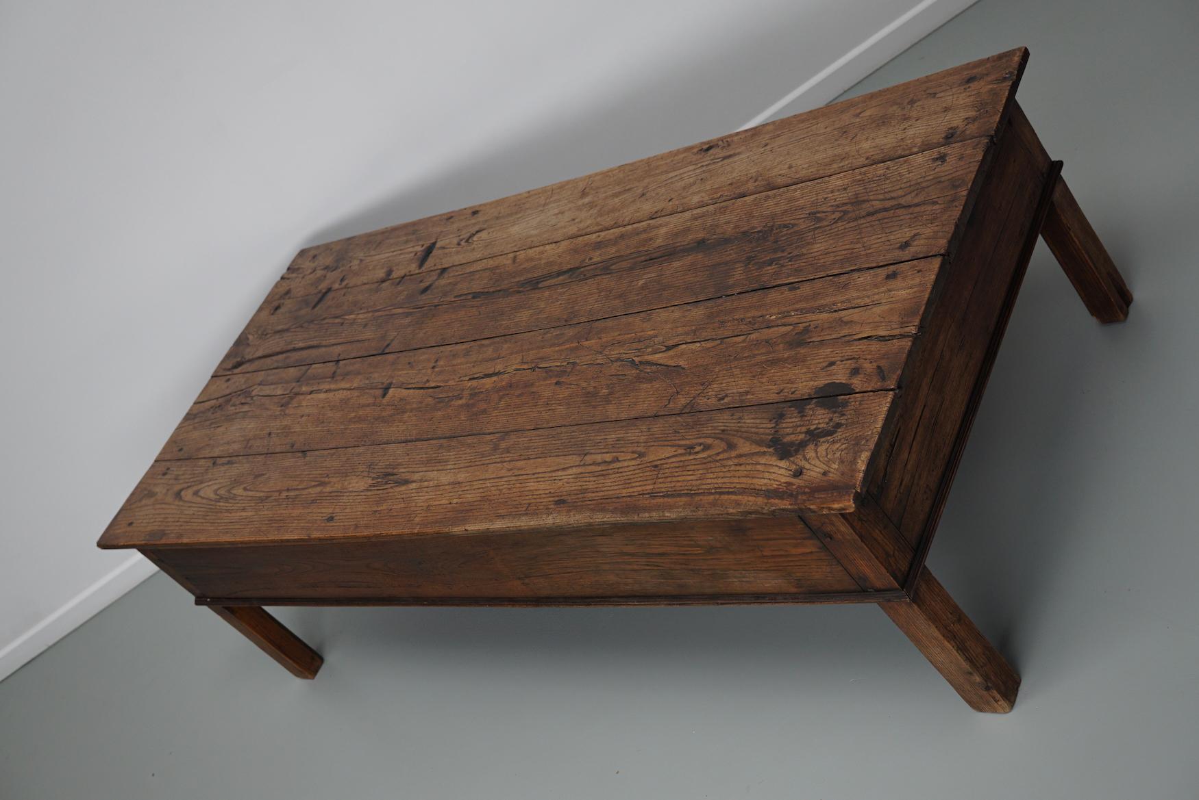 Large Spanish 19th Century Farmhouse Rustic Chestnut Coffee Table For Sale 11