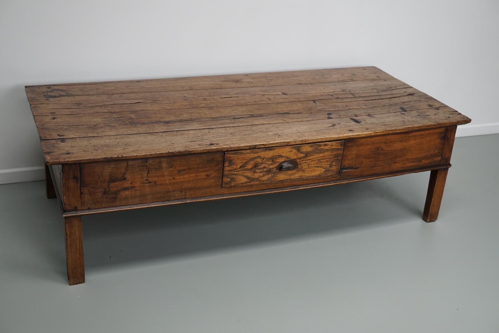 Large Spanish 19th Century Farmhouse Rustic Chestnut Coffee Table In Good Condition For Sale In Nijmegen, NL