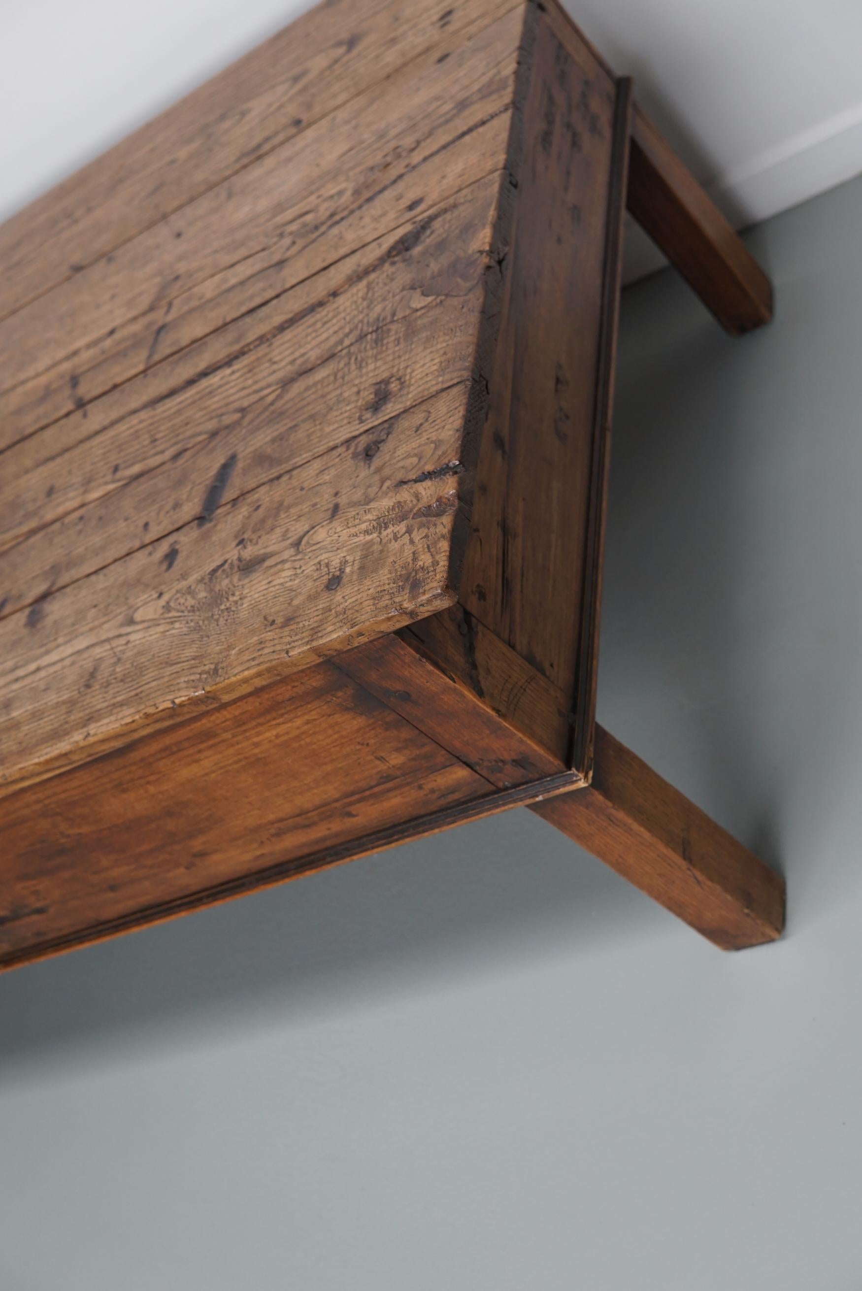 Grande table basse espagnole du 19ème siècle en châtaignier rustique en vente 3