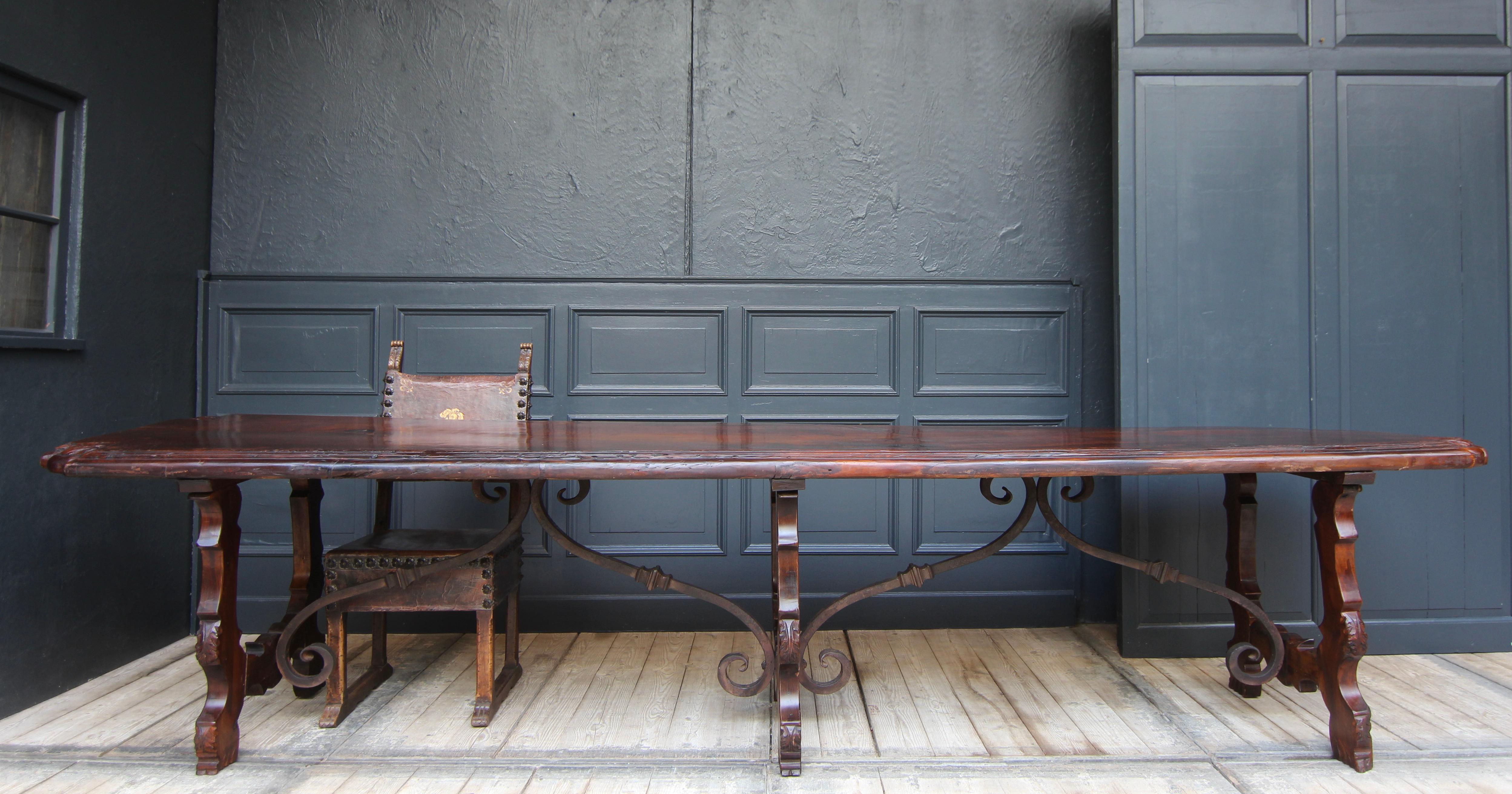 Large Spanish Baroque Style Trestle Dining Table In Good Condition In Dusseldorf, DE