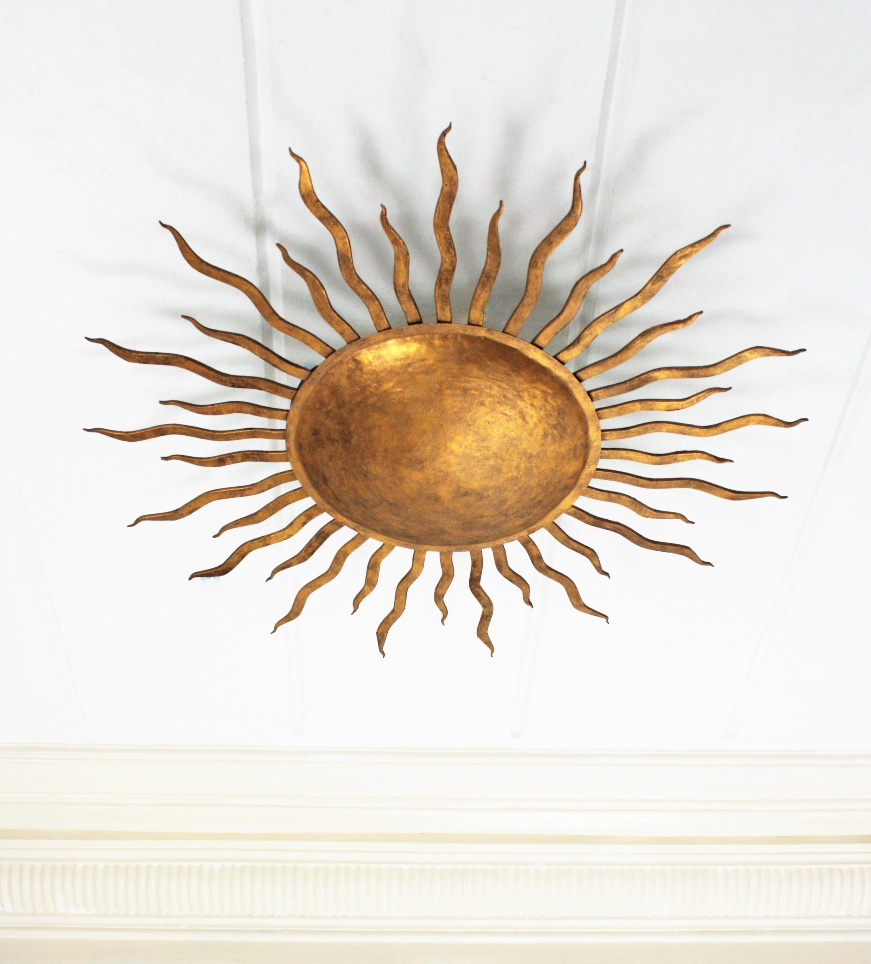 Large Spanish Brutalist Hand-Hammered Gilt Iron Sunburst Ceiling Light Fixture In Excellent Condition In Barcelona, ES