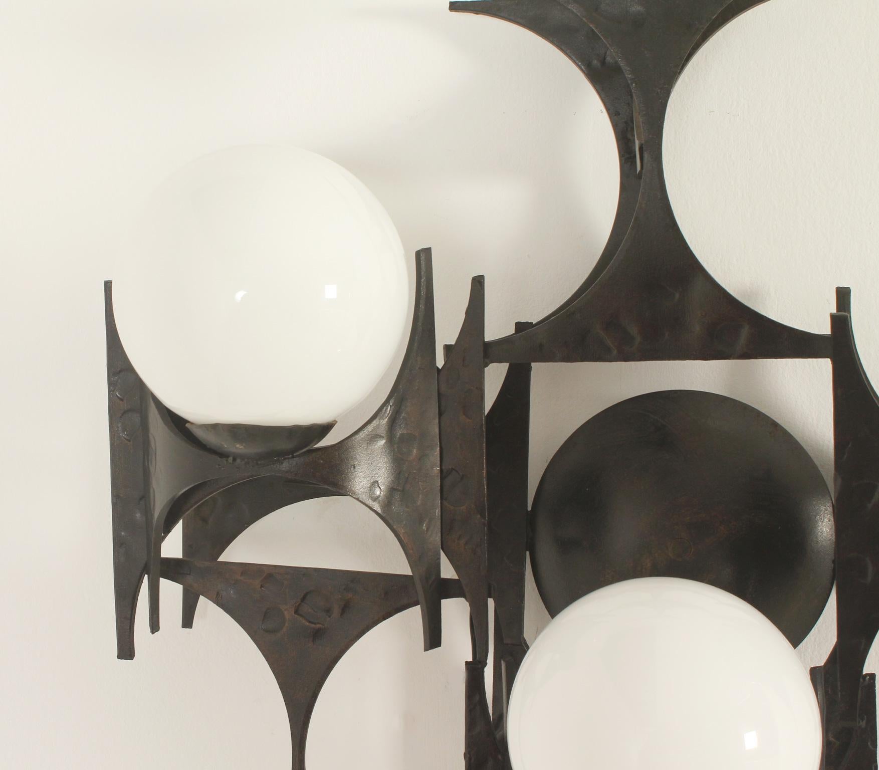 Large Spanish Brutalist Sconce in Forged Iron from 1960's For Sale 5