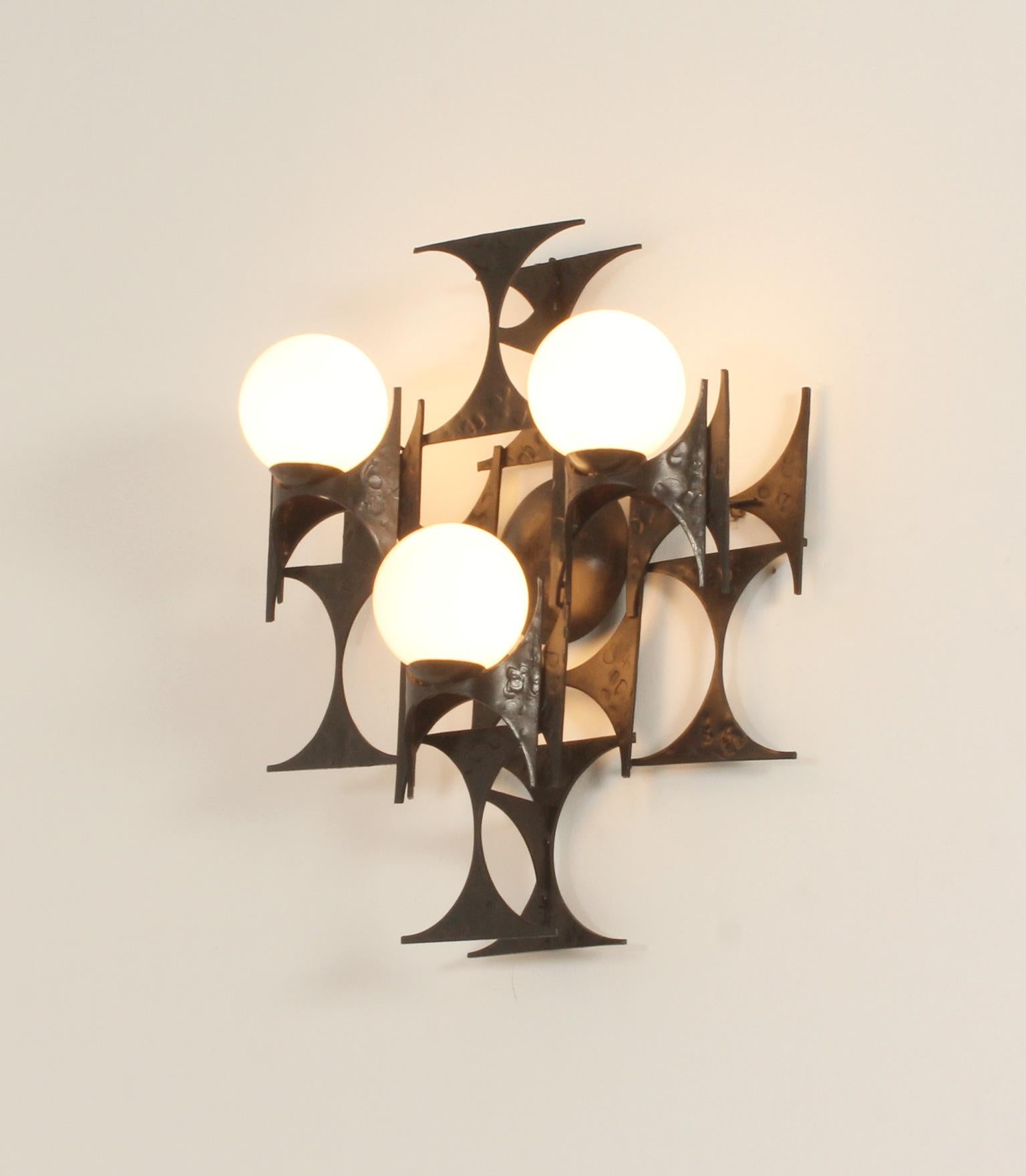 Large Spanish Brutalist Sconce in Forged Iron from 1960's For Sale 7