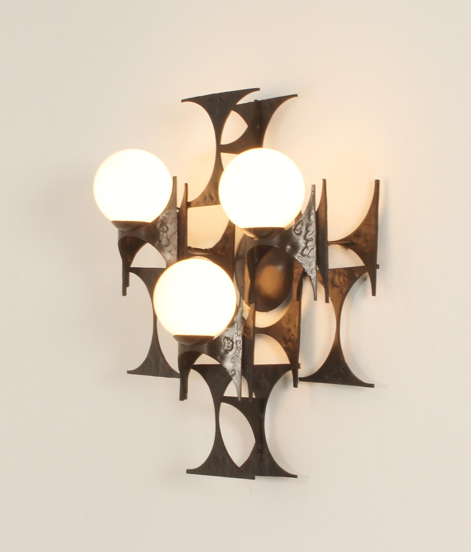 Large Spanish Brutalist Sconce in Forged Iron from 1960's For Sale 8