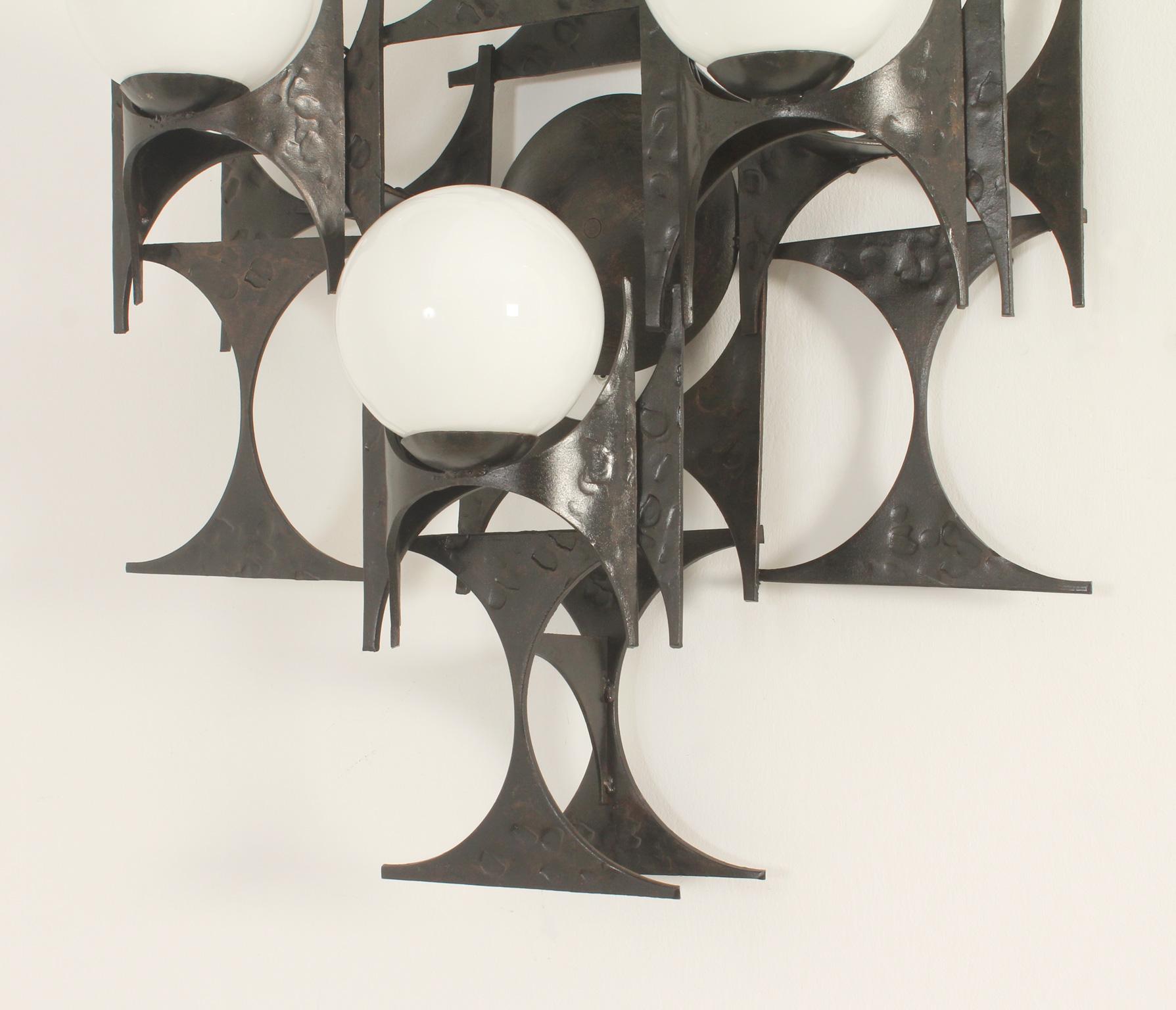 Large Spanish Brutalist Sconce in Forged Iron from 1960's For Sale 3