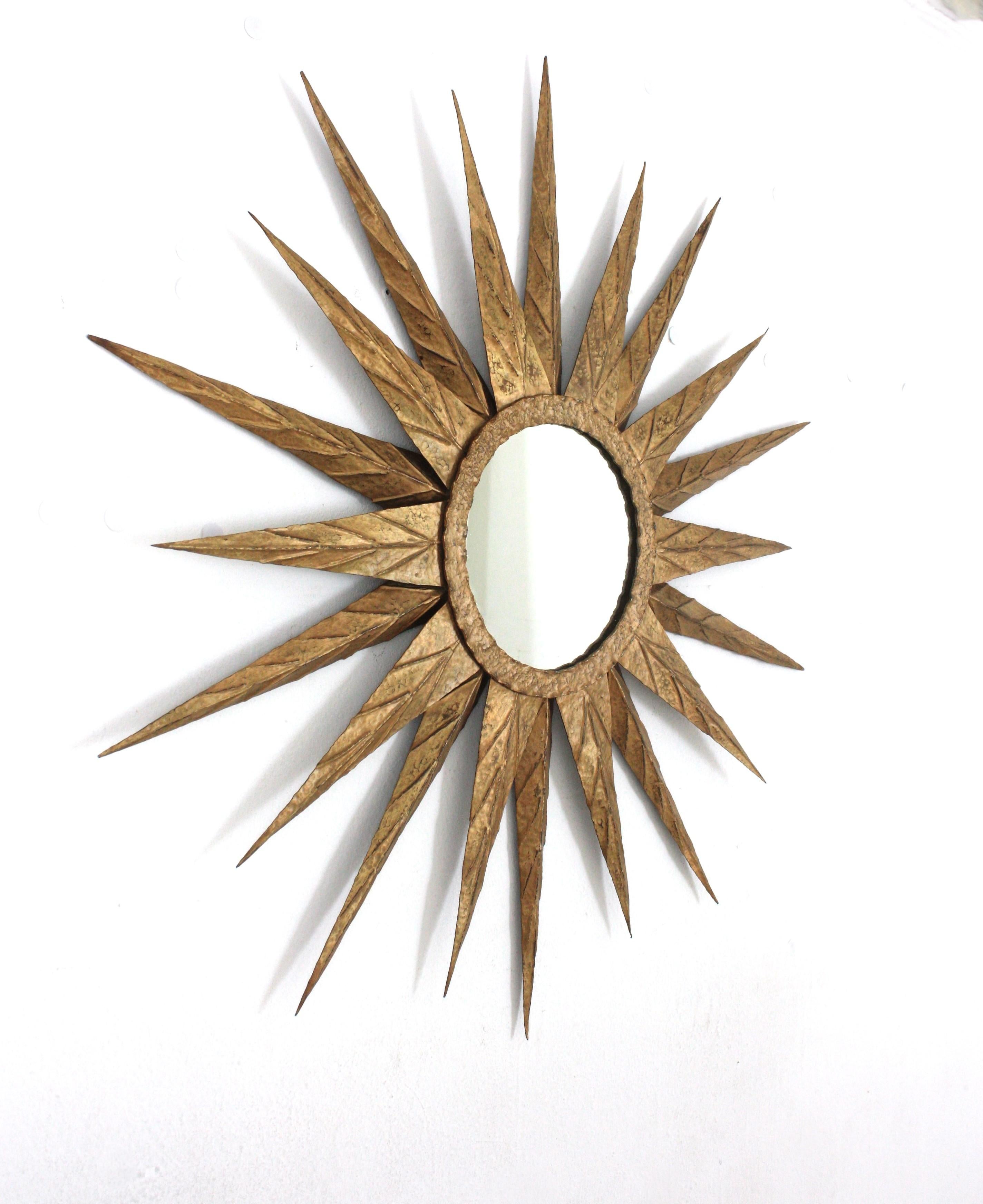 Large Spanish Brutalist Sunburst Mirror in Gilt Metal, 1950s For Sale 1