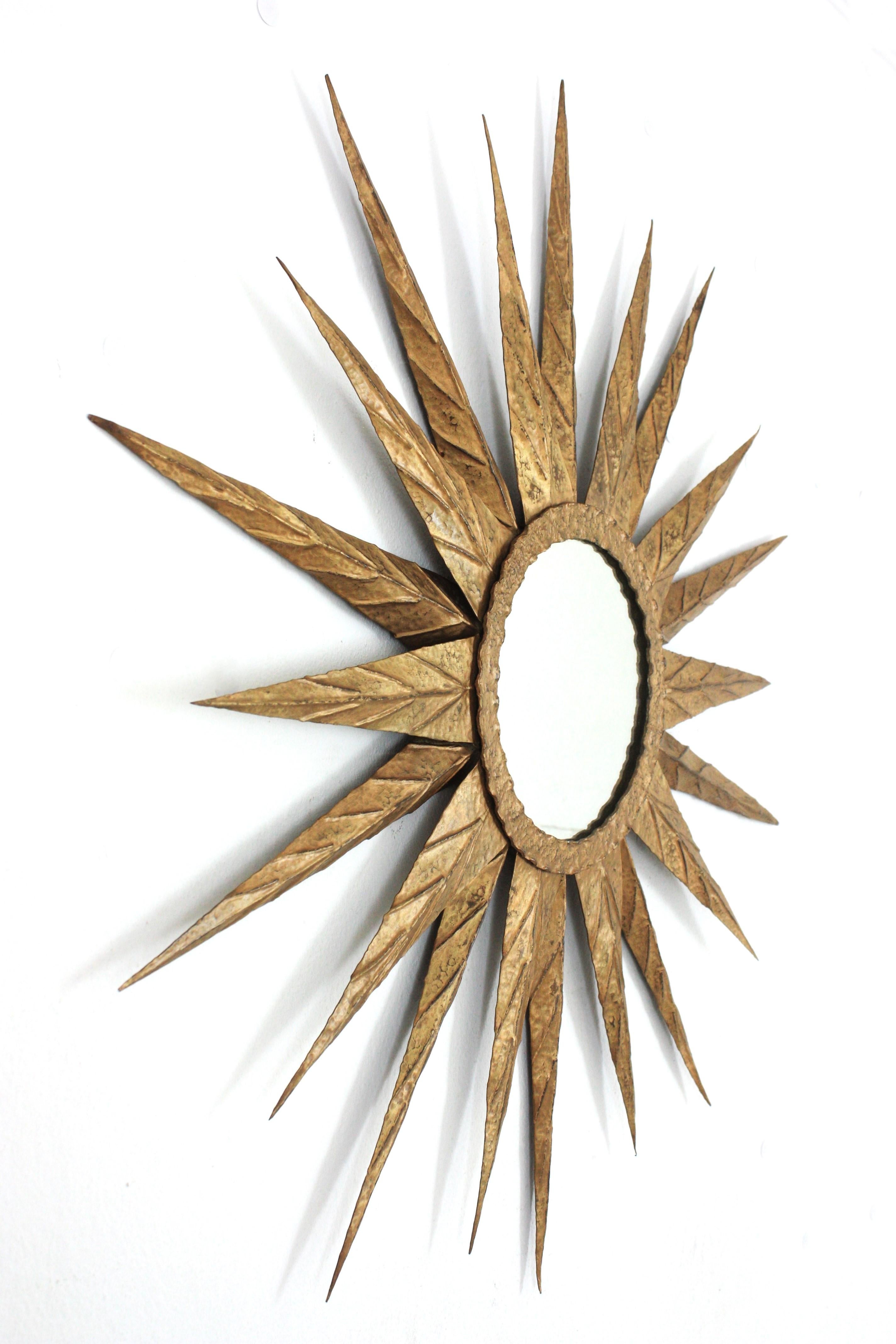 Large Spanish Brutalist Sunburst Mirror in Gilt Metal, 1950s For Sale 3