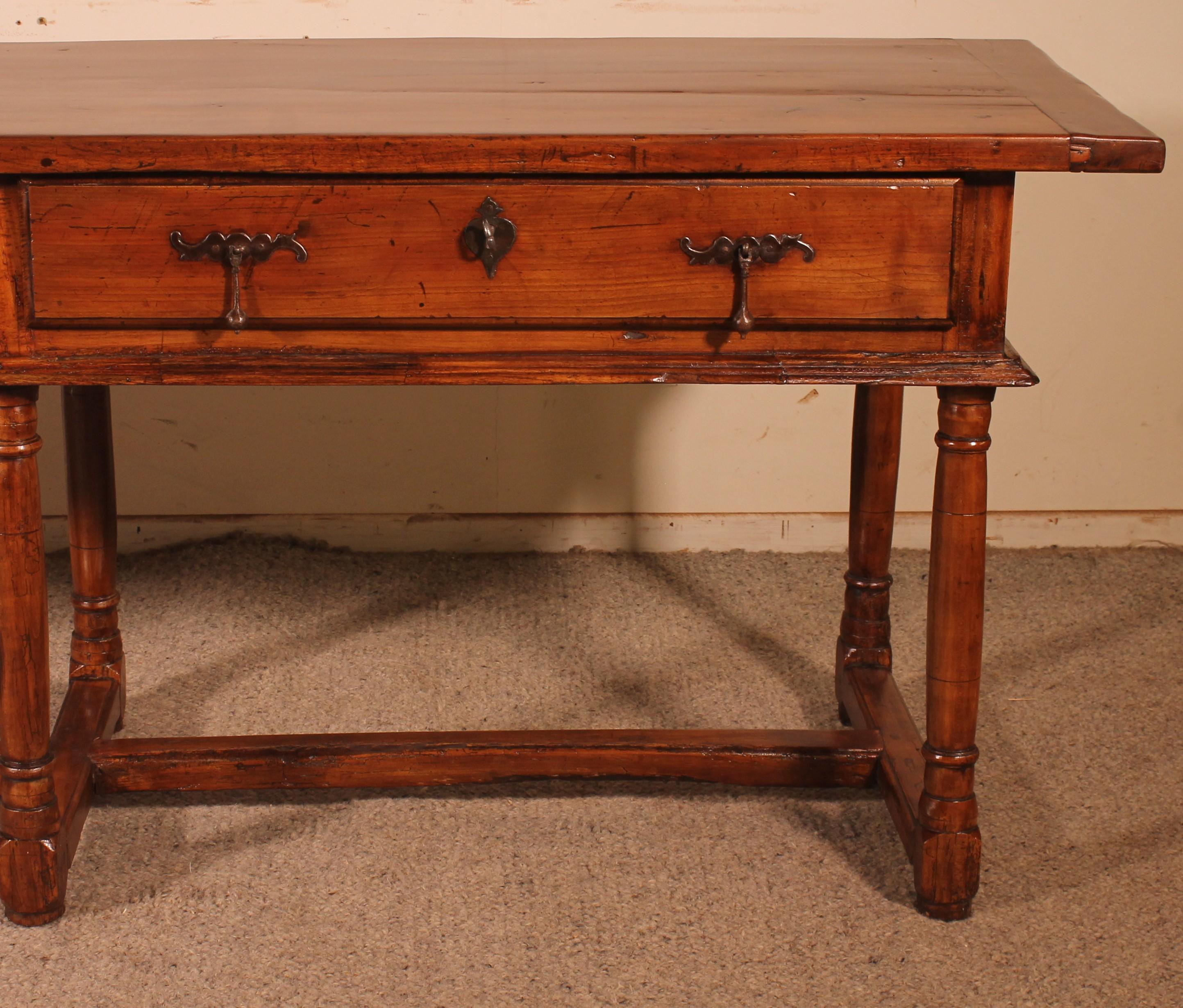 Large Spanish Console with 17° Century in Cherry Wood In Good Condition For Sale In Brussels, Brussels