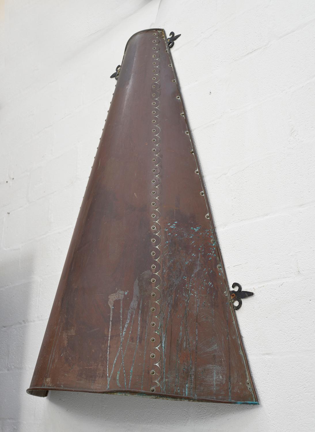 Hand-Crafted Large Spanish Copper Curved Conical Fireplace Fire Hood Canopy 1960s Lounge For Sale