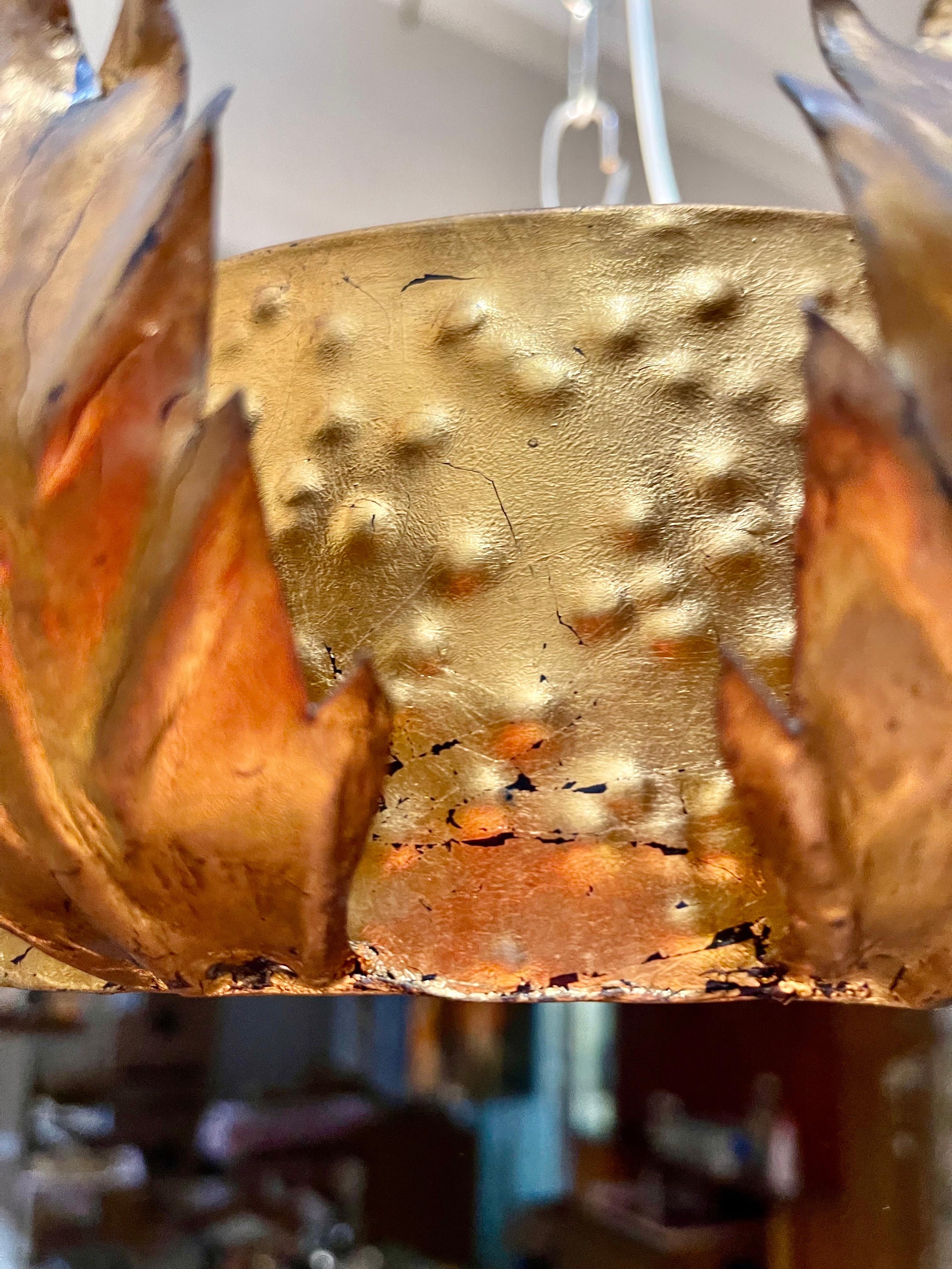Dépoli Grand luminaire à couronne espagnole en métal doré et verre dépoli , circa 1950 en vente