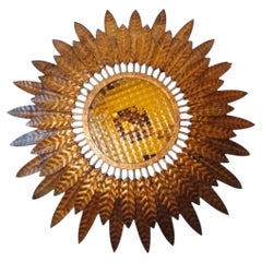 Grande apparecchio a corona spagnola in metallo dorato con vetro curvo, circa 1950